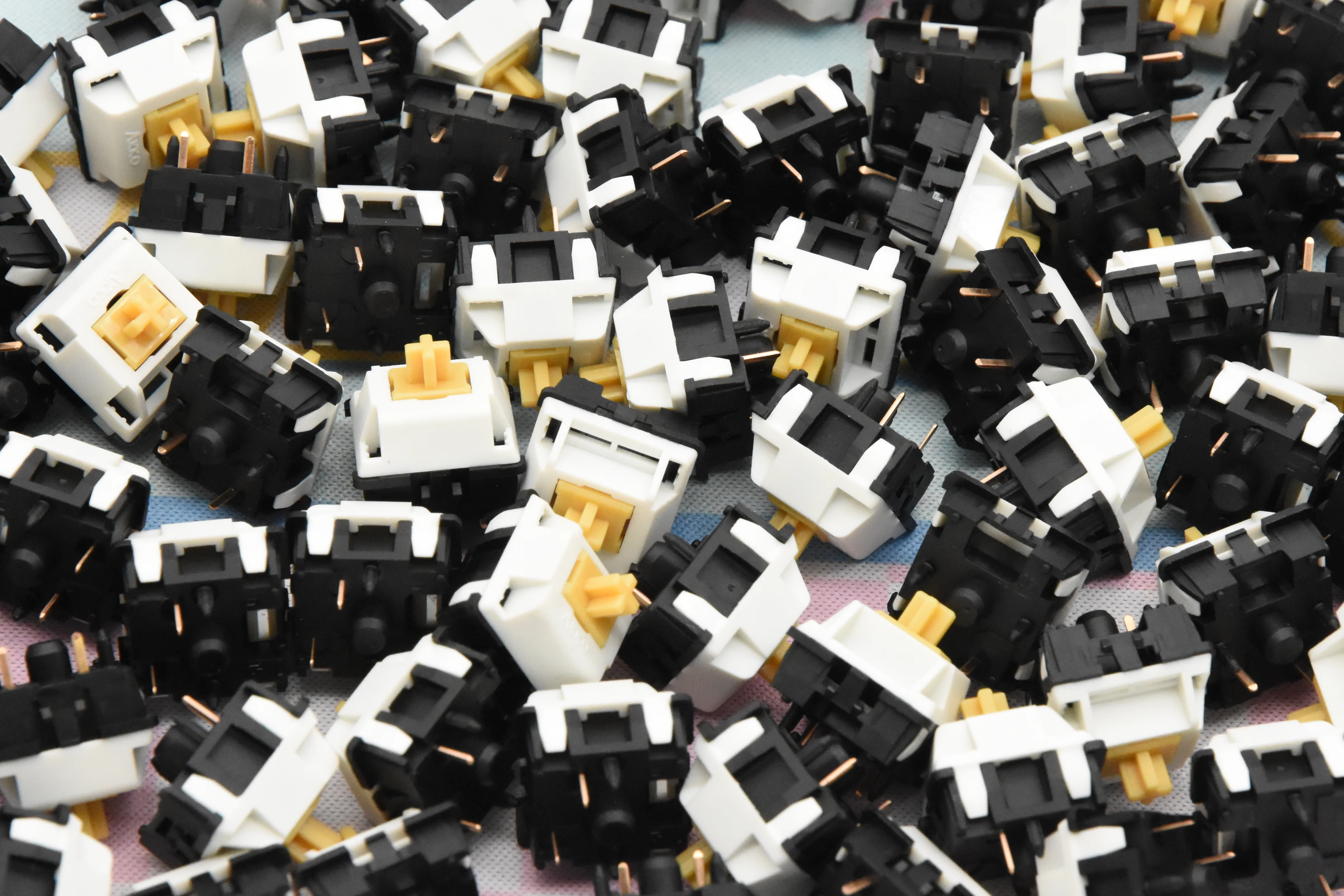 AKKO PENGUIN SILENT TACTILE SWITCH (45PCS) - Image 4