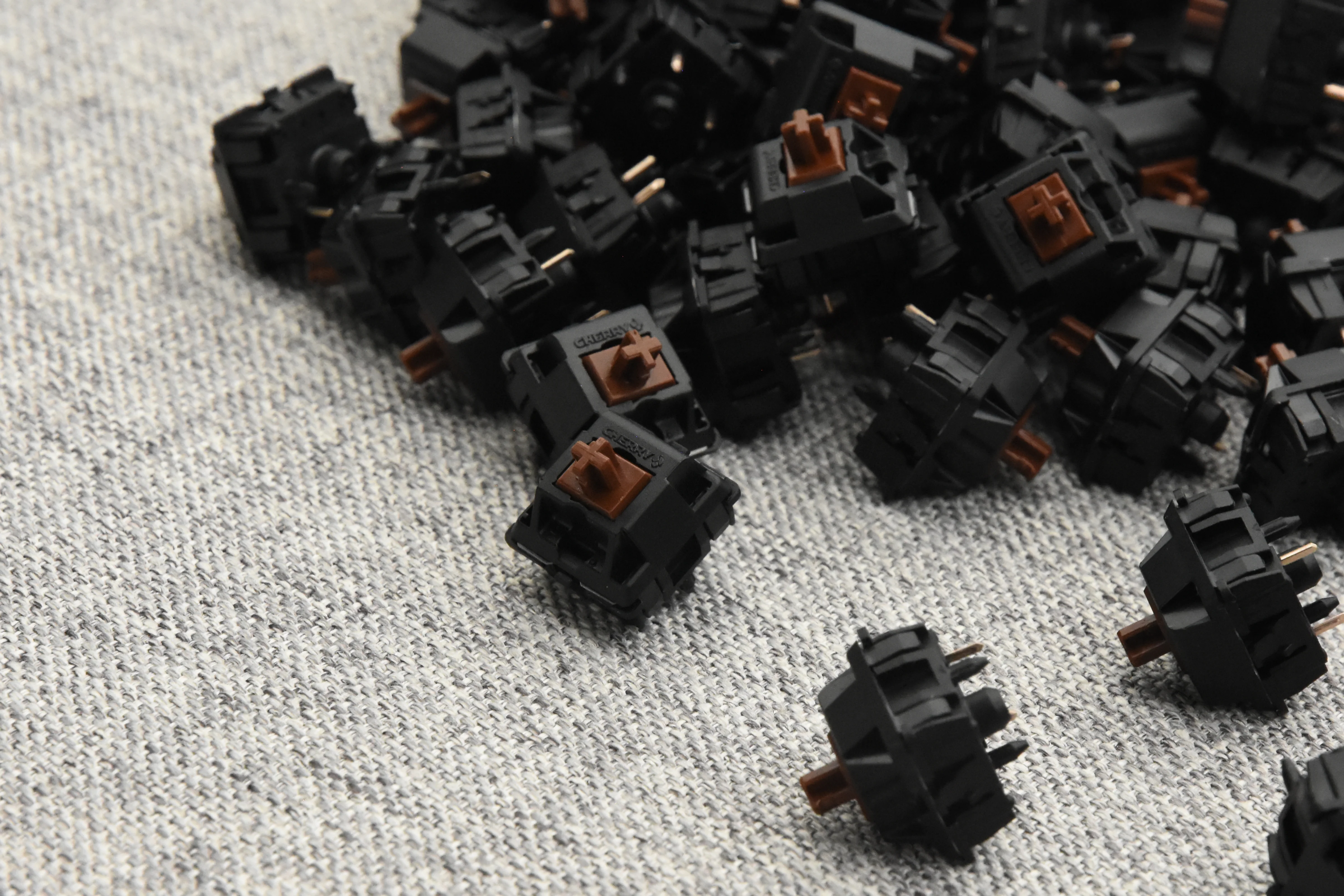 BROKEN-IN CHERRY MX SWITCHES (10PCS) - Image 9