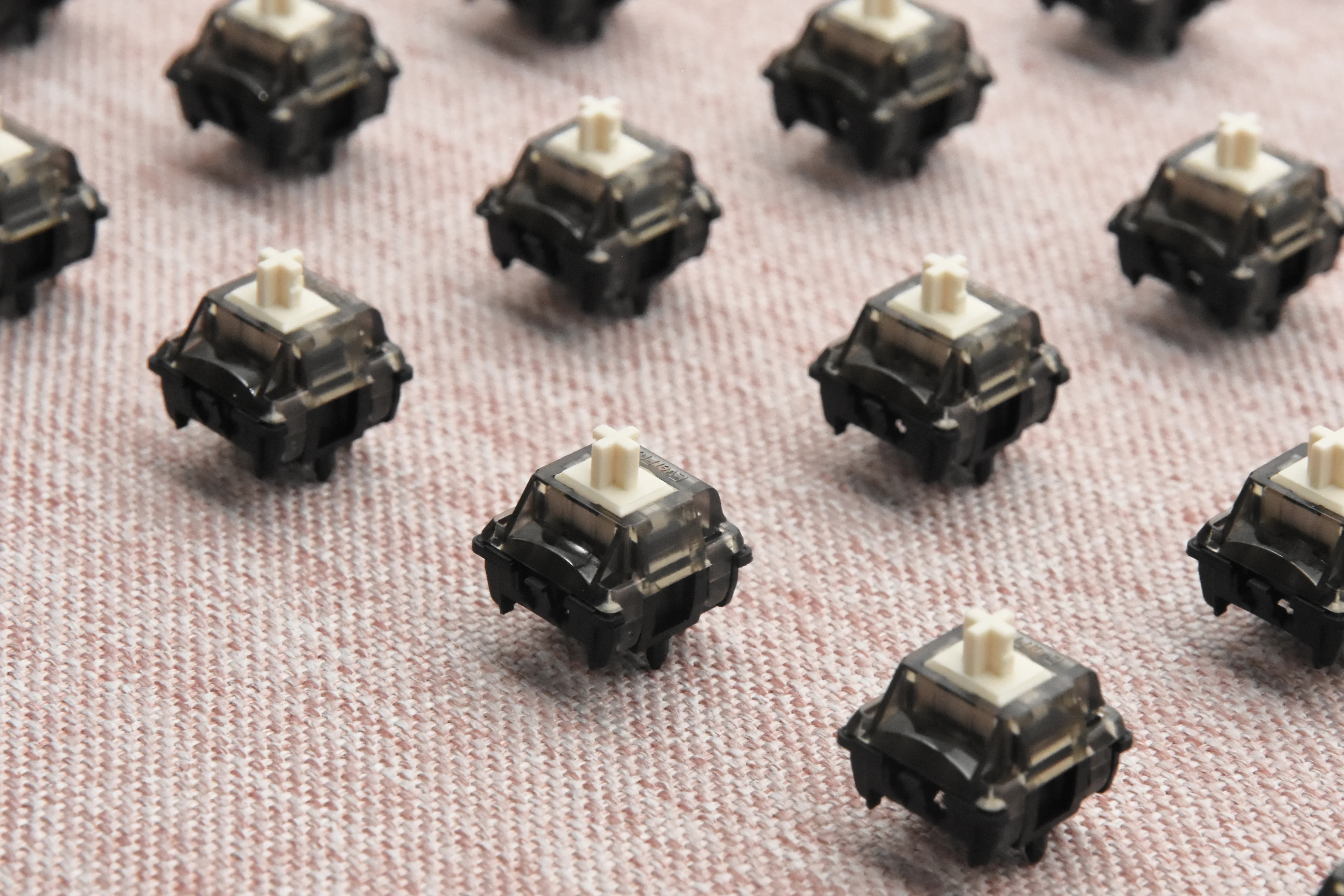 GATERON EVERFREE DARK ONE LINEAR SWITCH FACTORY LUBED EDITION (10PCS) - Image 11