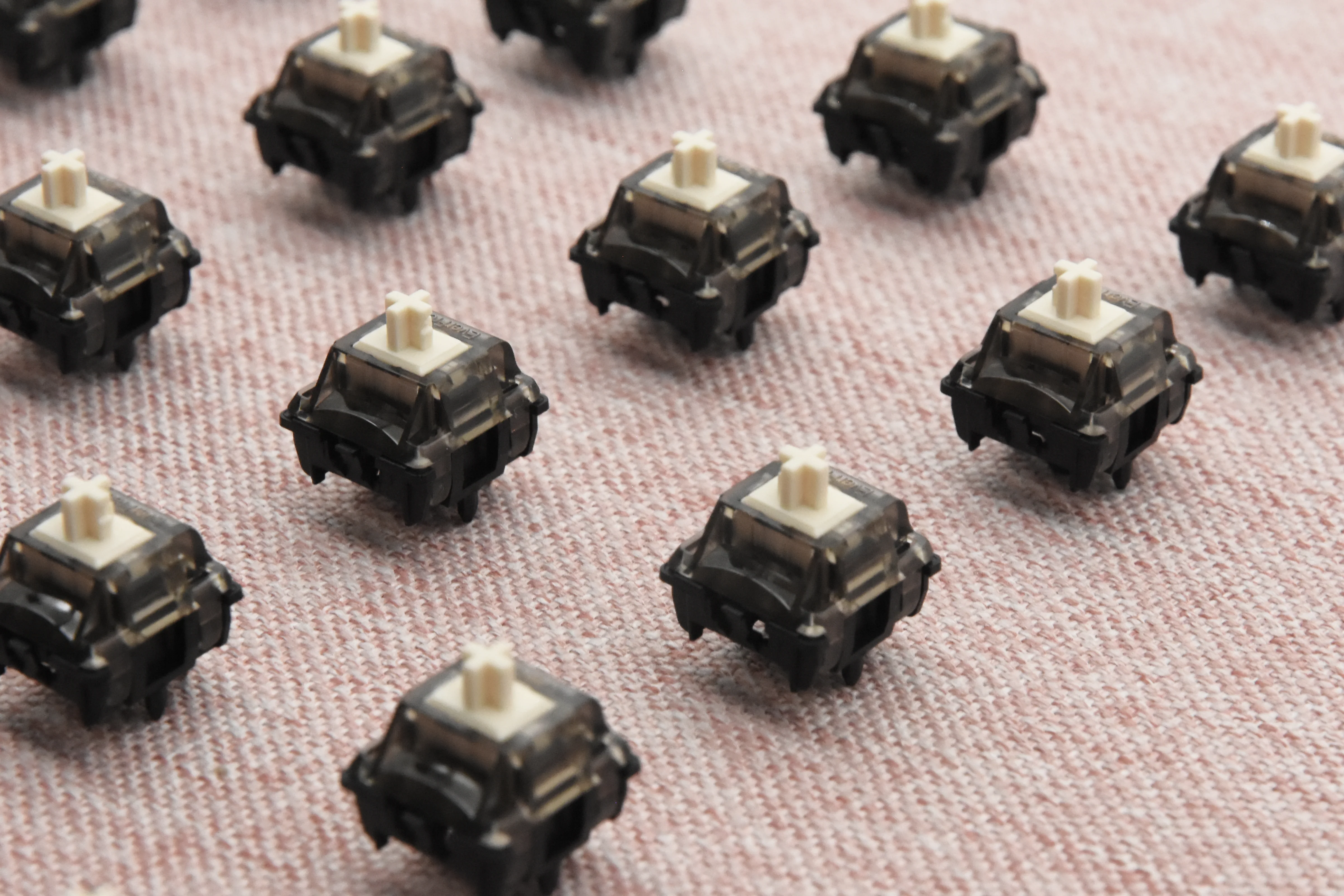 GATERON EVERFREE DARK ONE LINEAR SWITCH FACTORY LUBED EDITION (10PCS) - Image 13