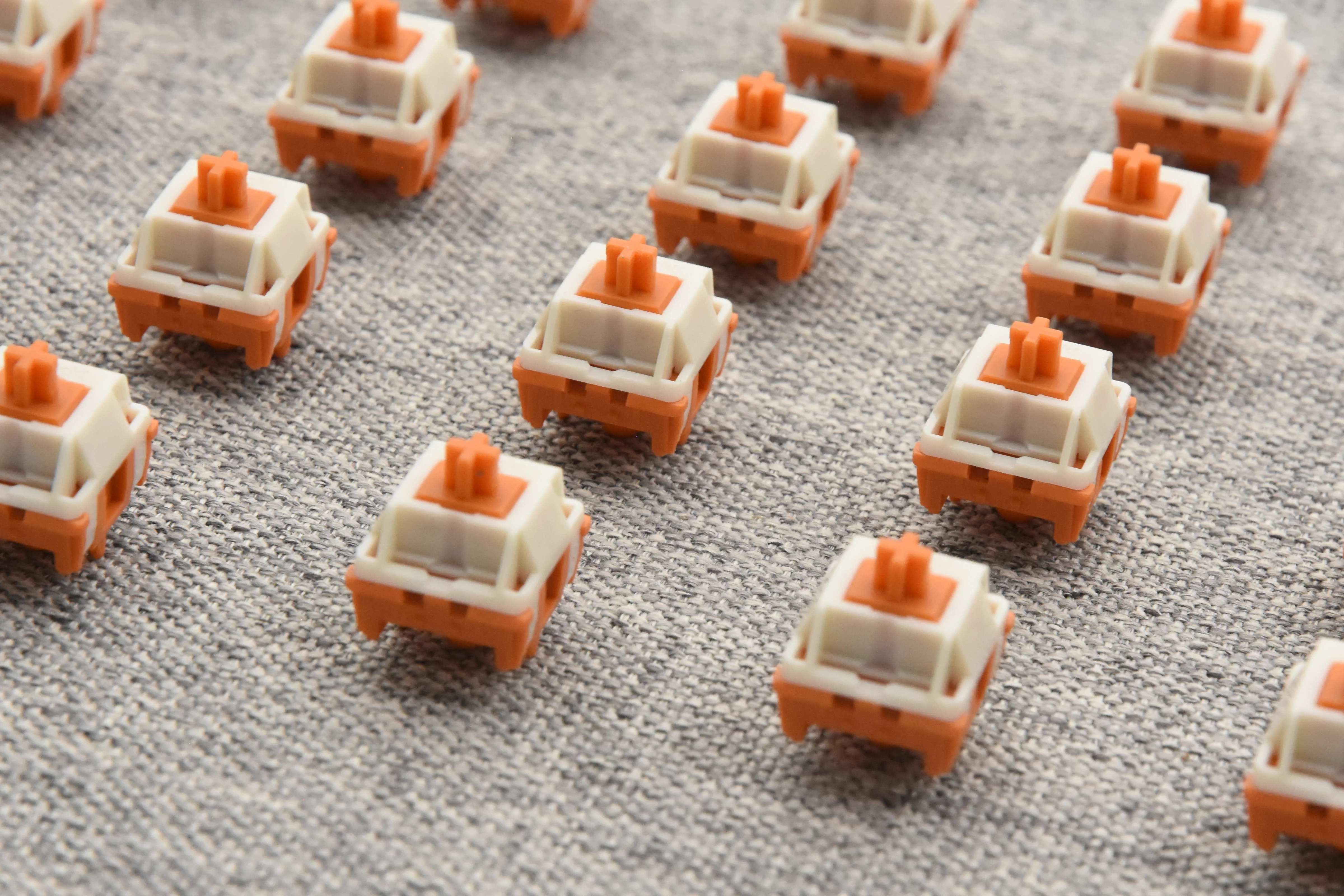 HMX 3.9MM SUNSET GLEAM V2 LINEAR SWITCH FACTORY LUBED EDITION (10PCS) - Image 16