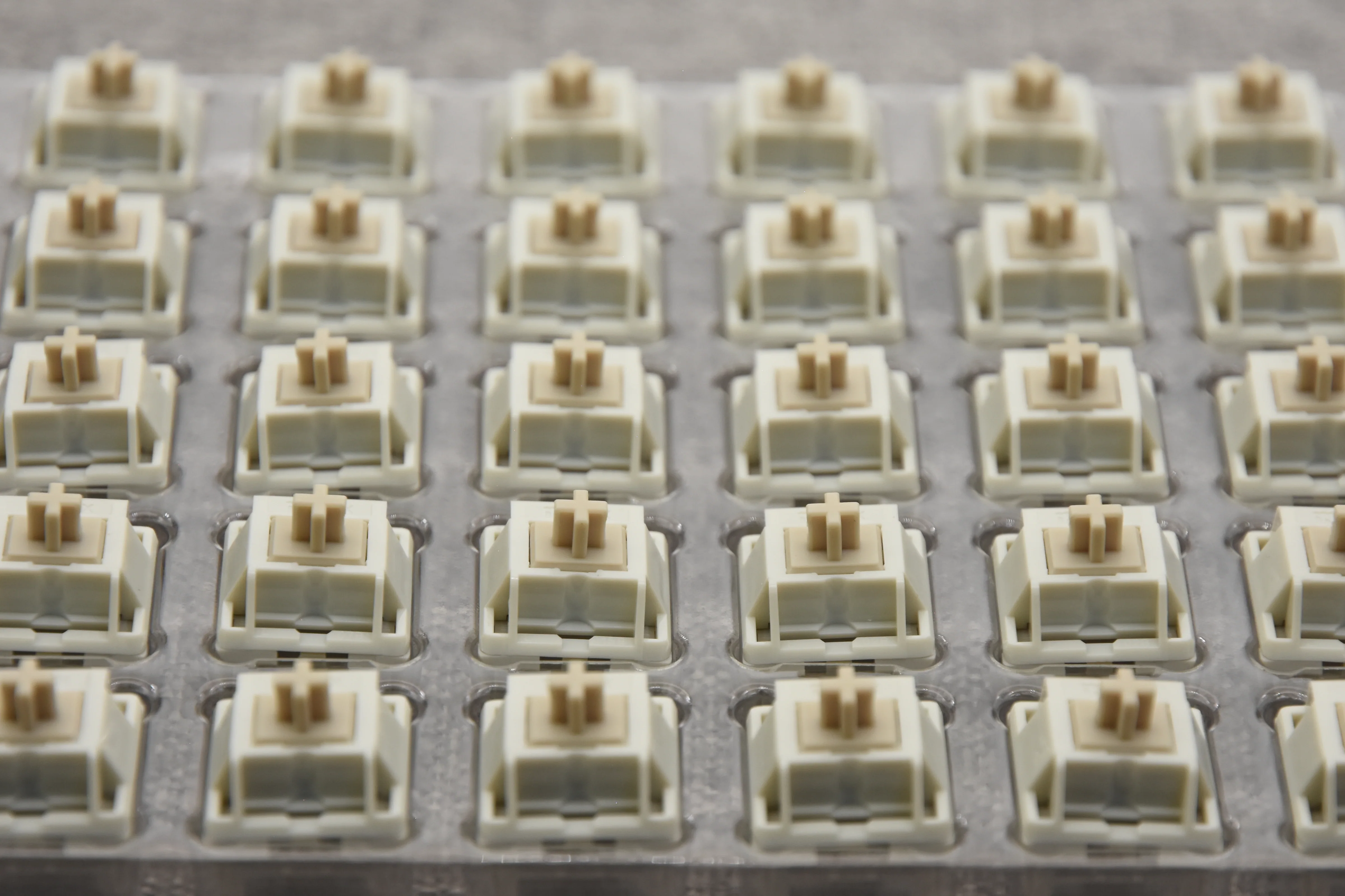 HMX RETRO C LINEAR SWITCH FACTORY LUBED EDITION (10PCS) - Image 3