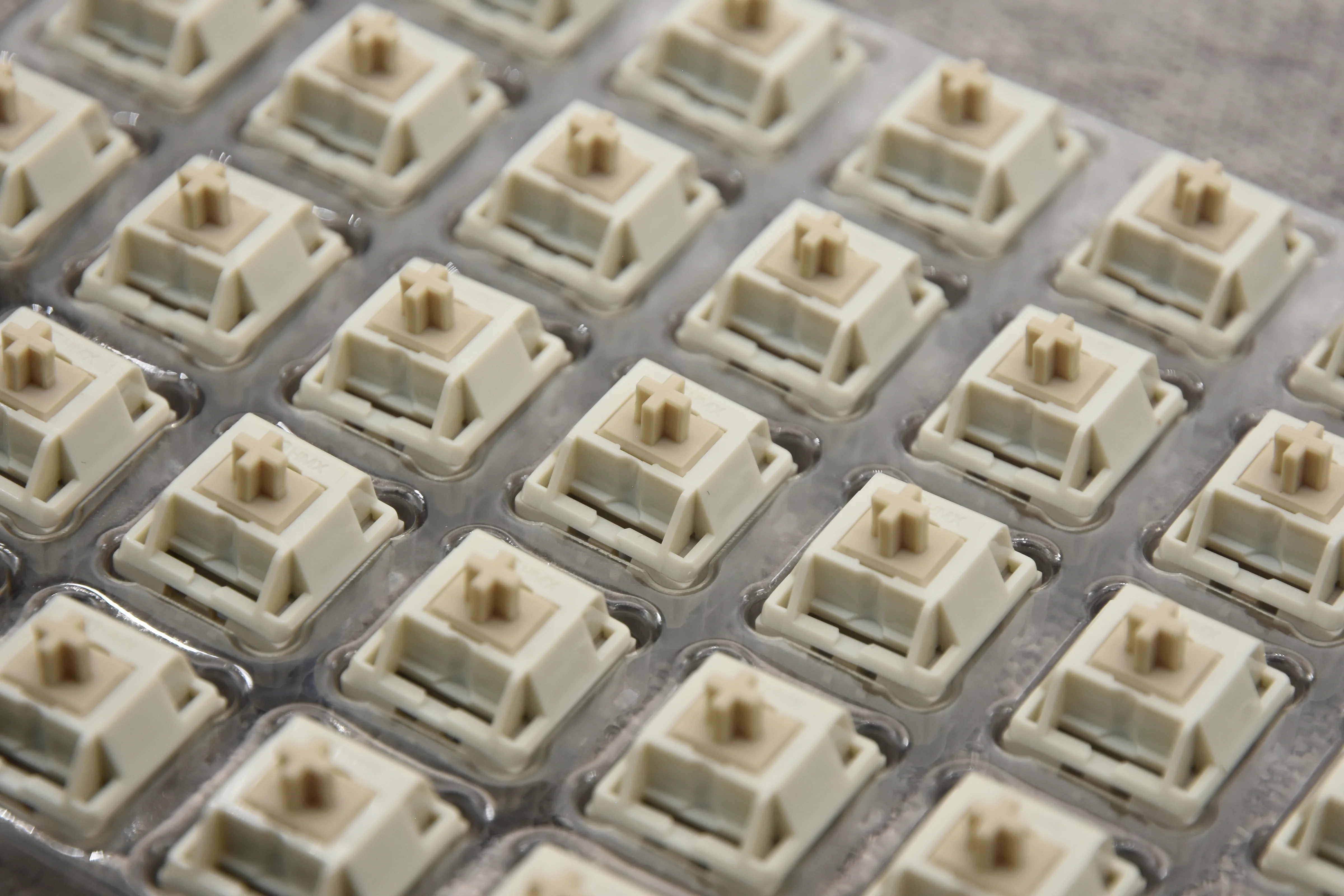 HMX RETRO C LINEAR SWITCH FACTORY LUBED EDITION (10PCS) - Image 4