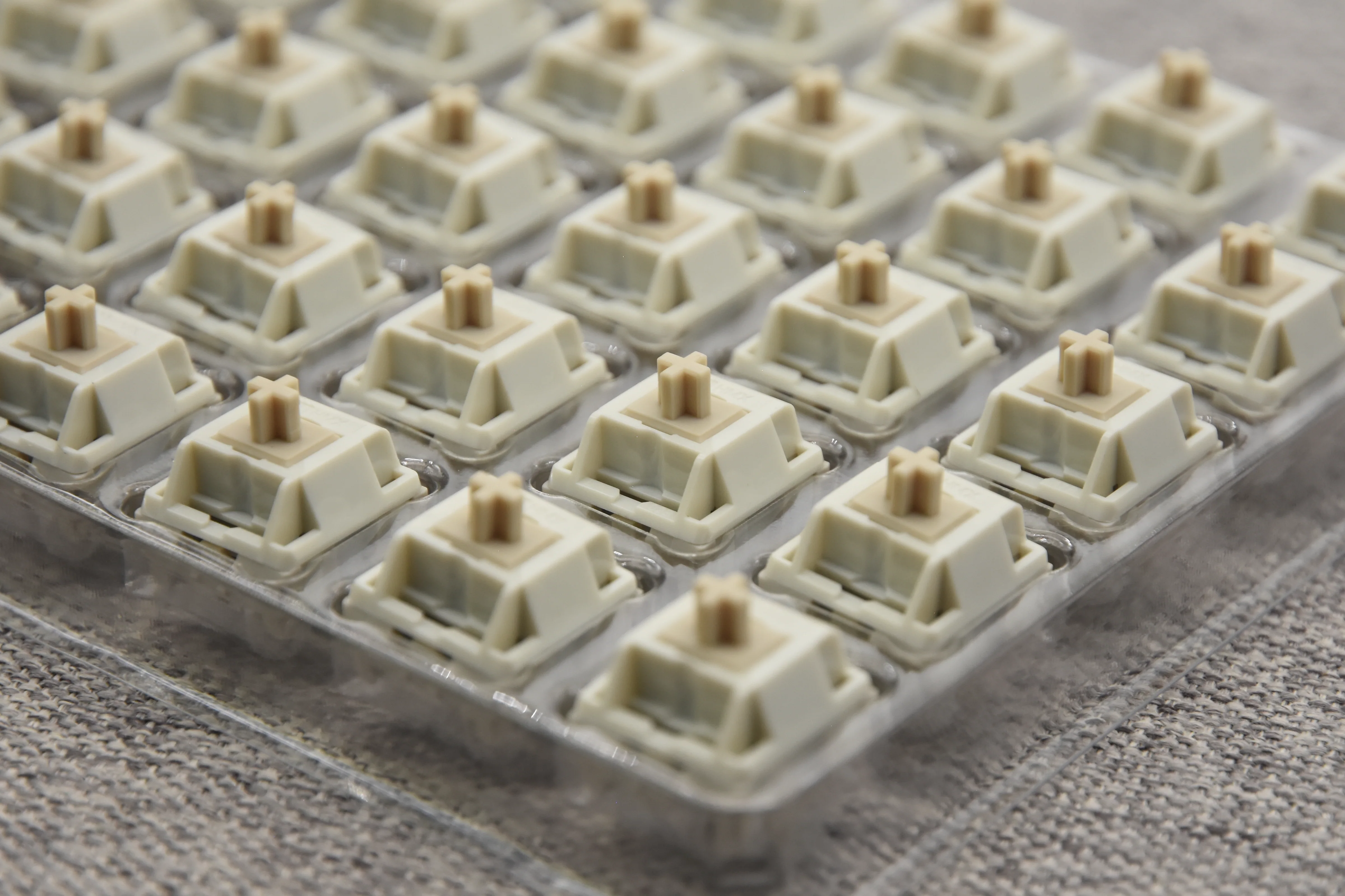 HMX RETRO C LINEAR SWITCH FACTORY LUBED EDITION (10PCS) - Image 5