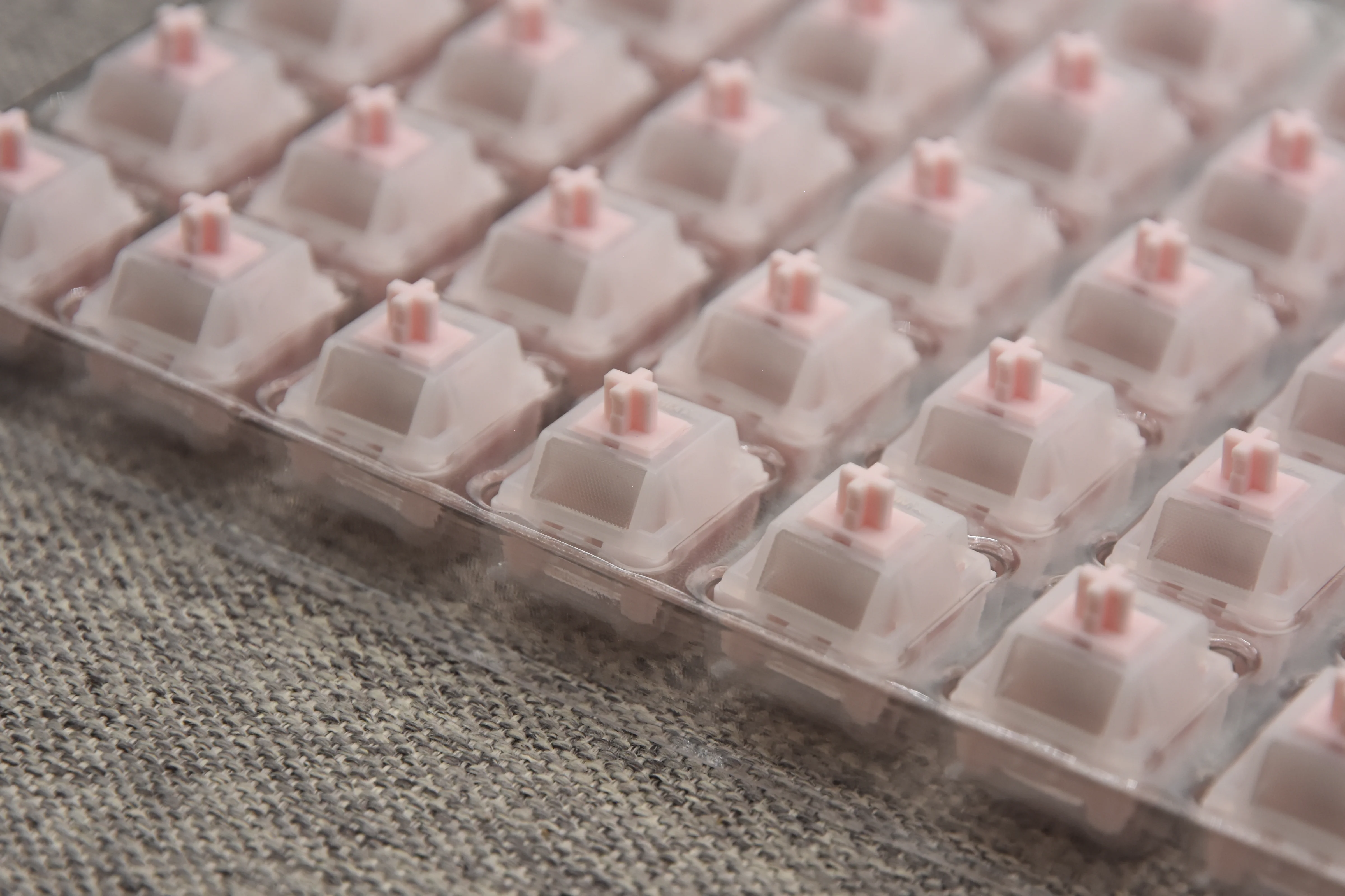 HMX RETRO SAKURA SILENT LINEAR SWITCH FACTORY LUBED EDITION (10PCS) - Image 4
