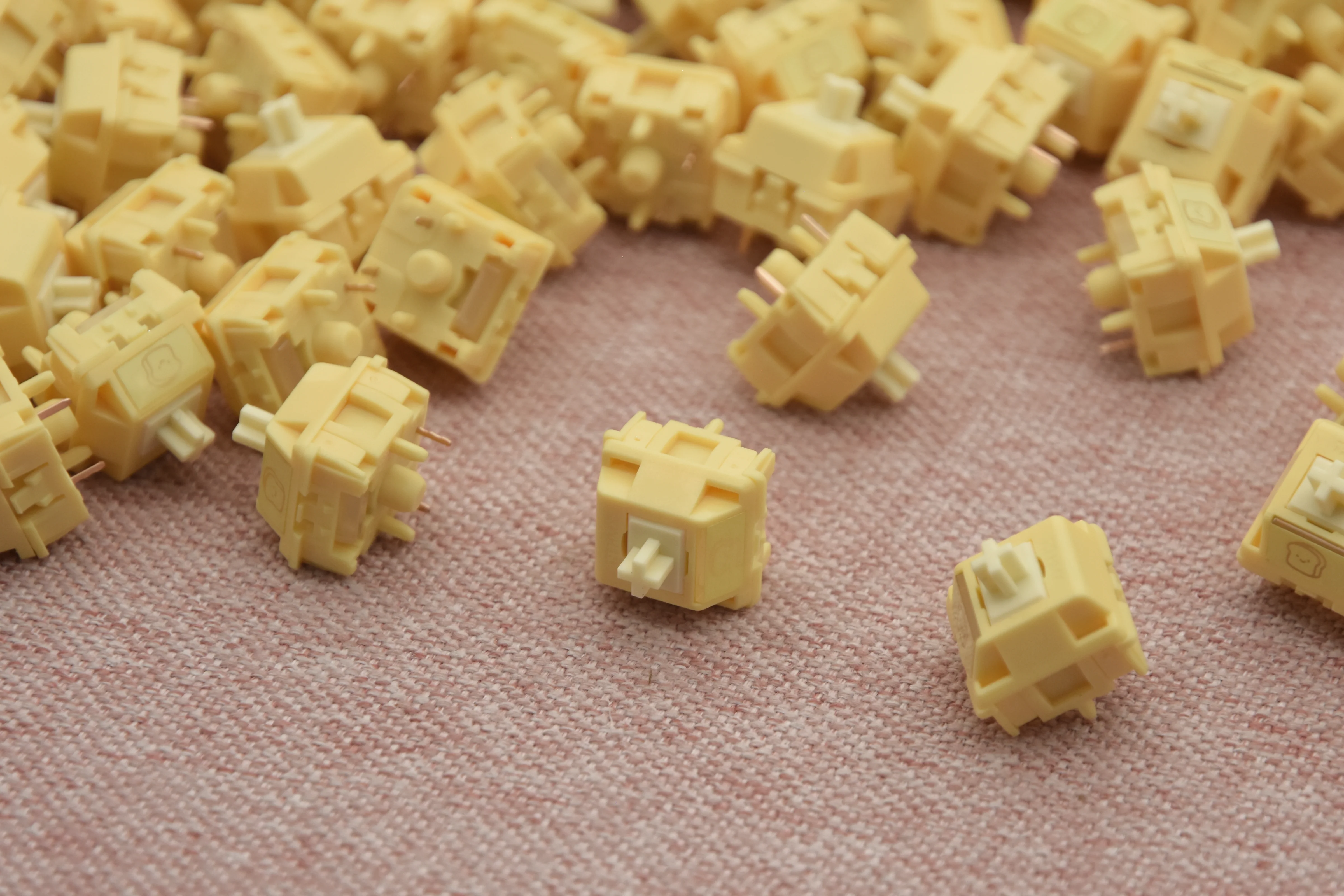 HMX TOAST LINEAR SWITCH FACTORY LUBED (10PCS) - Image 12