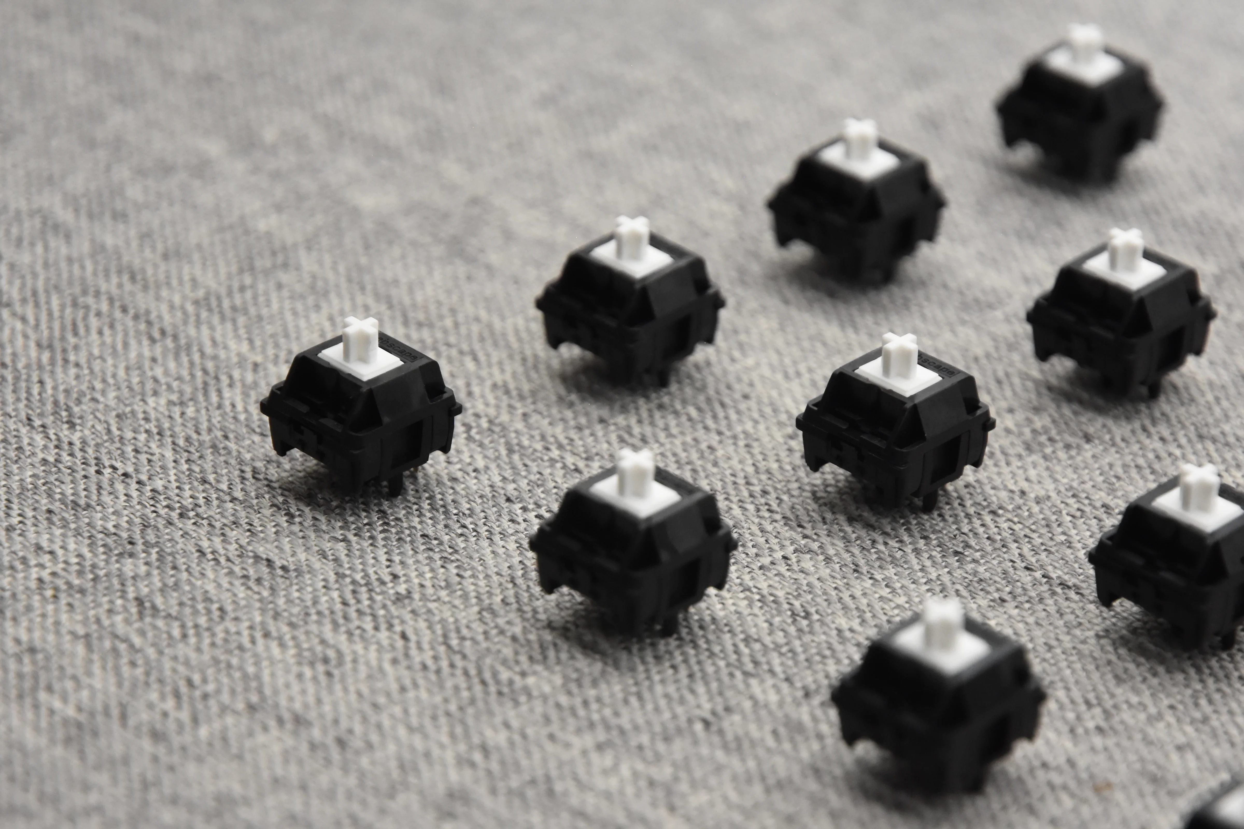 KEEBSCAPE.CO X HMX SNOW CRASH RAIL BOTTOM OUT LINEAR SWITCH FACTORY LUBED EDITION (10PCS) - Image 11