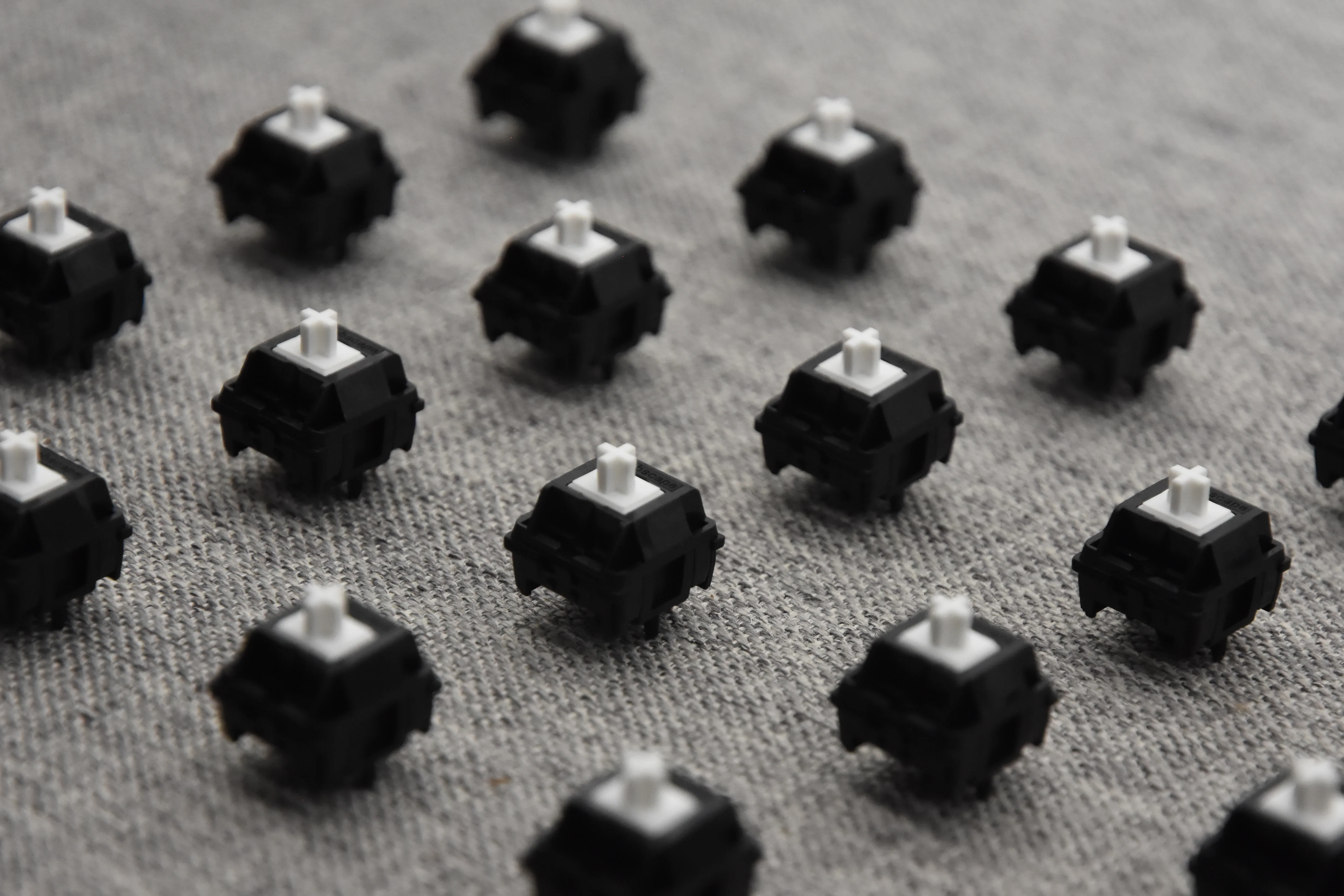 KEEBSCAPE.CO X HMX SNOW CRASH RAIL BOTTOM OUT LINEAR SWITCH FACTORY LUBED EDITION (10PCS) - Image 12