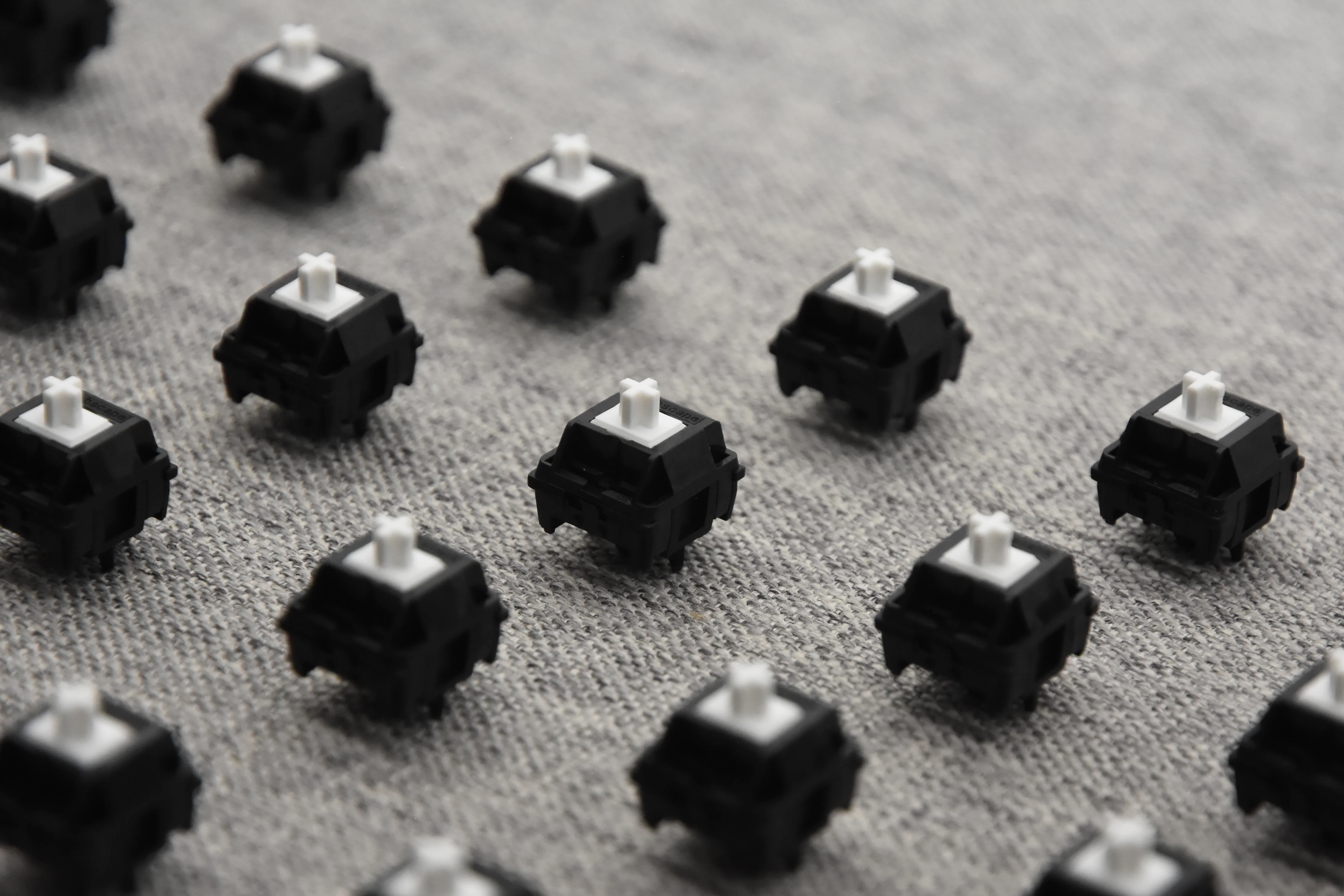 KEEBSCAPE.CO X HMX SNOW CRASH RAIL BOTTOM OUT LINEAR SWITCH FACTORY LUBED EDITION (10PCS) - Image 13