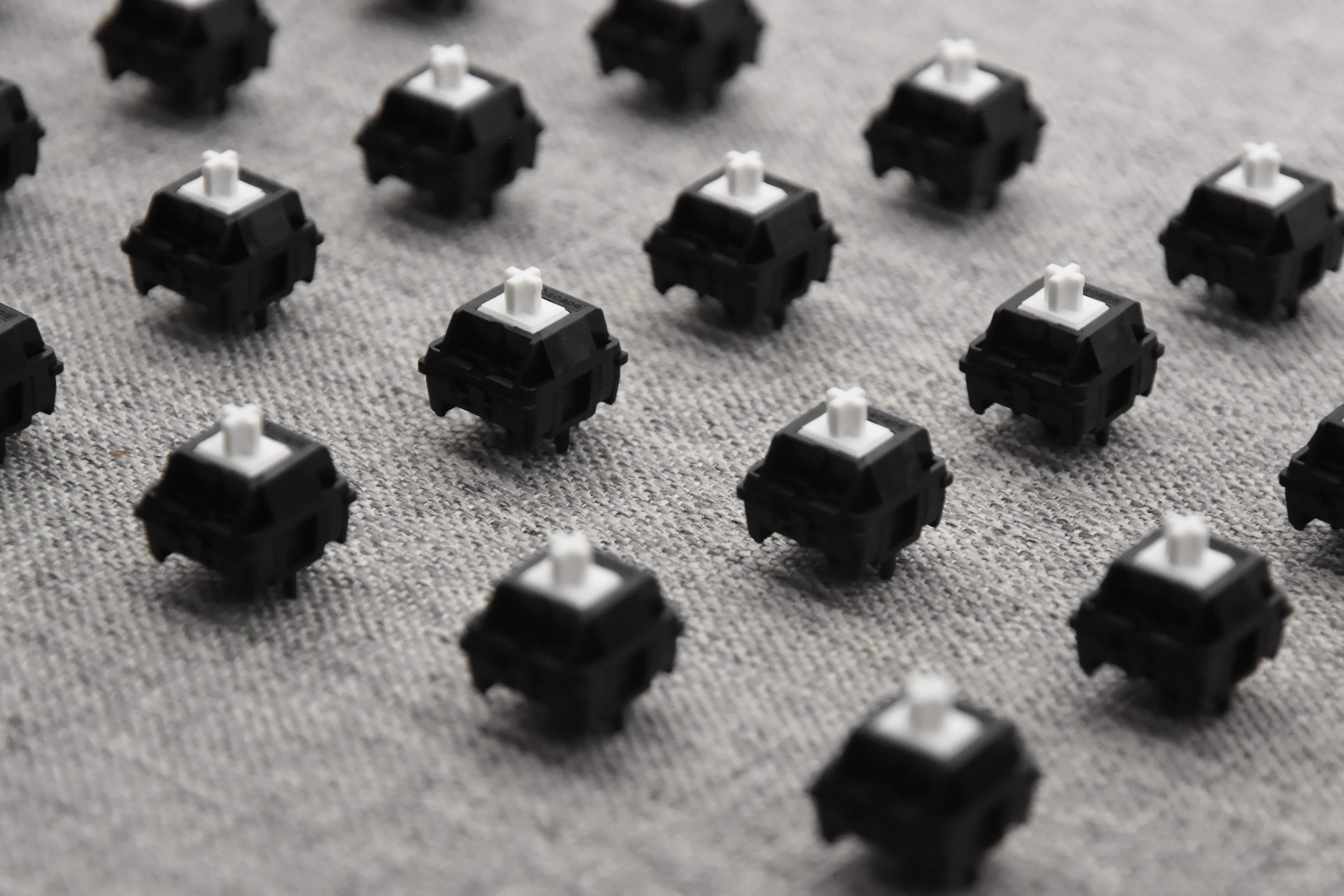 KEEBSCAPE.CO X HMX SNOW CRASH RAIL BOTTOM OUT LINEAR SWITCH FACTORY LUBED EDITION (10PCS) - Image 14