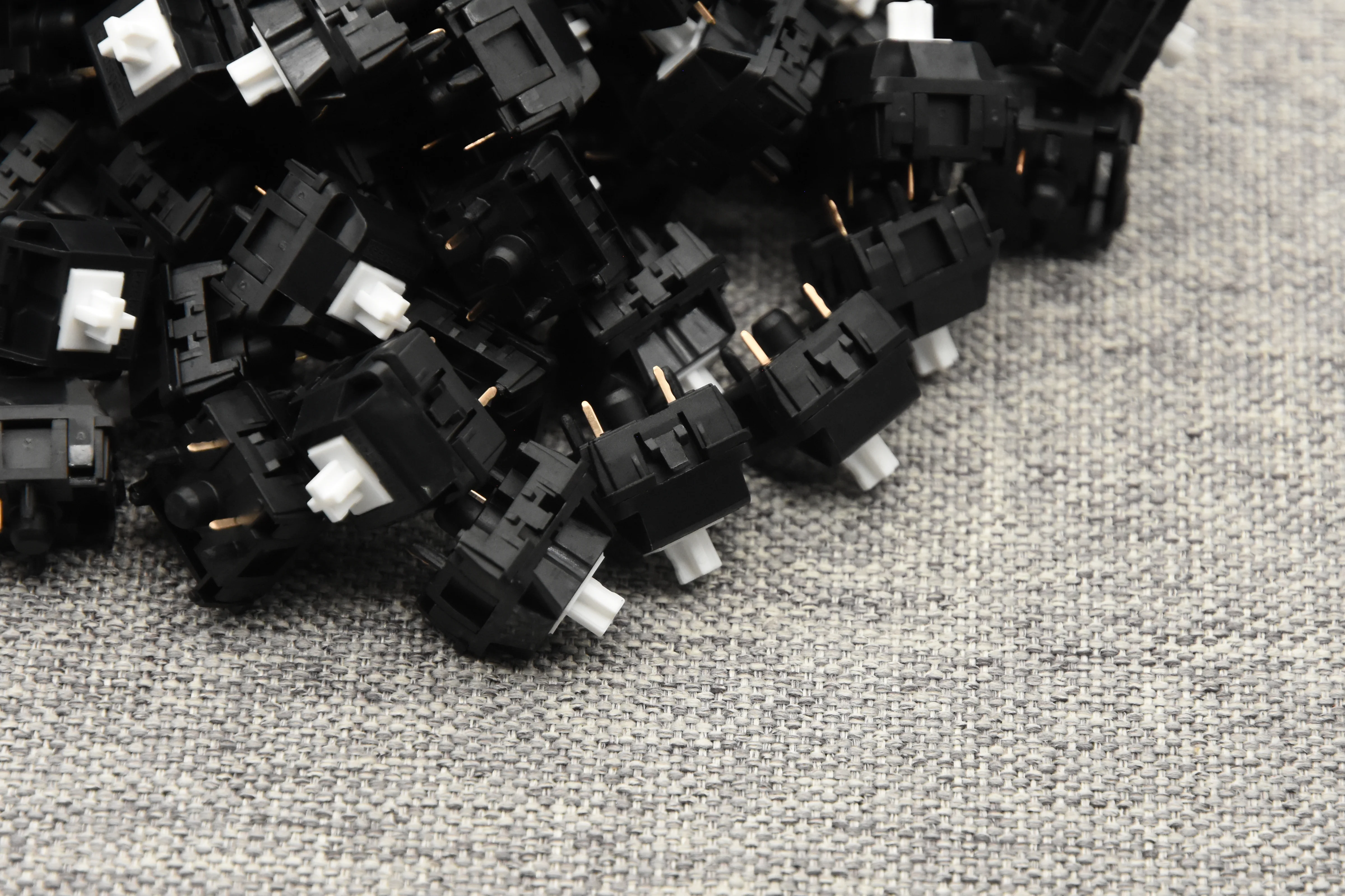 KEEBSCAPE.CO X HMX SNOW CRASH RAIL BOTTOM OUT LINEAR SWITCH FACTORY LUBED EDITION (10PCS) - Image 3