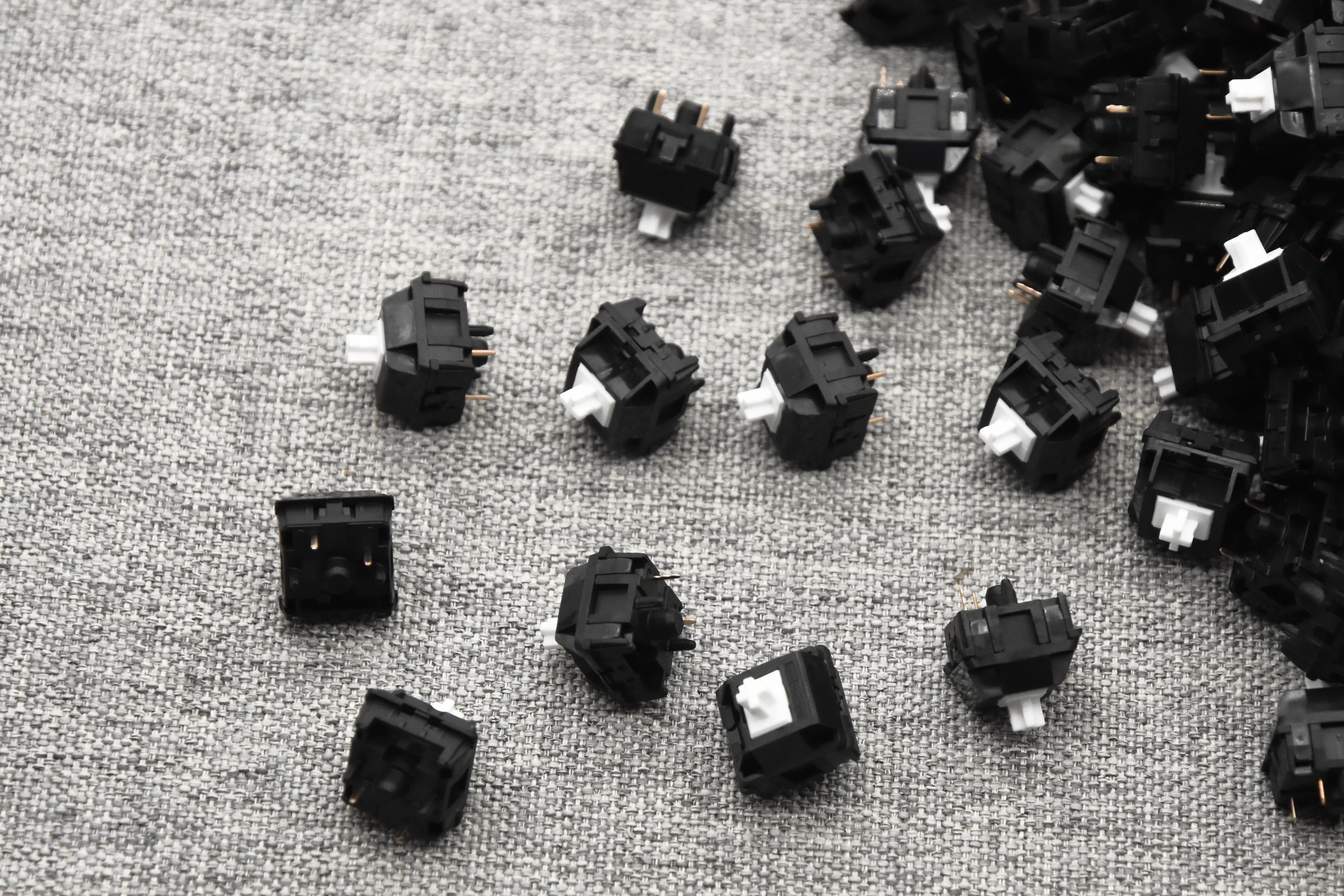 KEEBSCAPE.CO X HMX SNOW CRASH RAIL BOTTOM OUT LINEAR SWITCH FACTORY LUBED EDITION (10PCS) - Image 4
