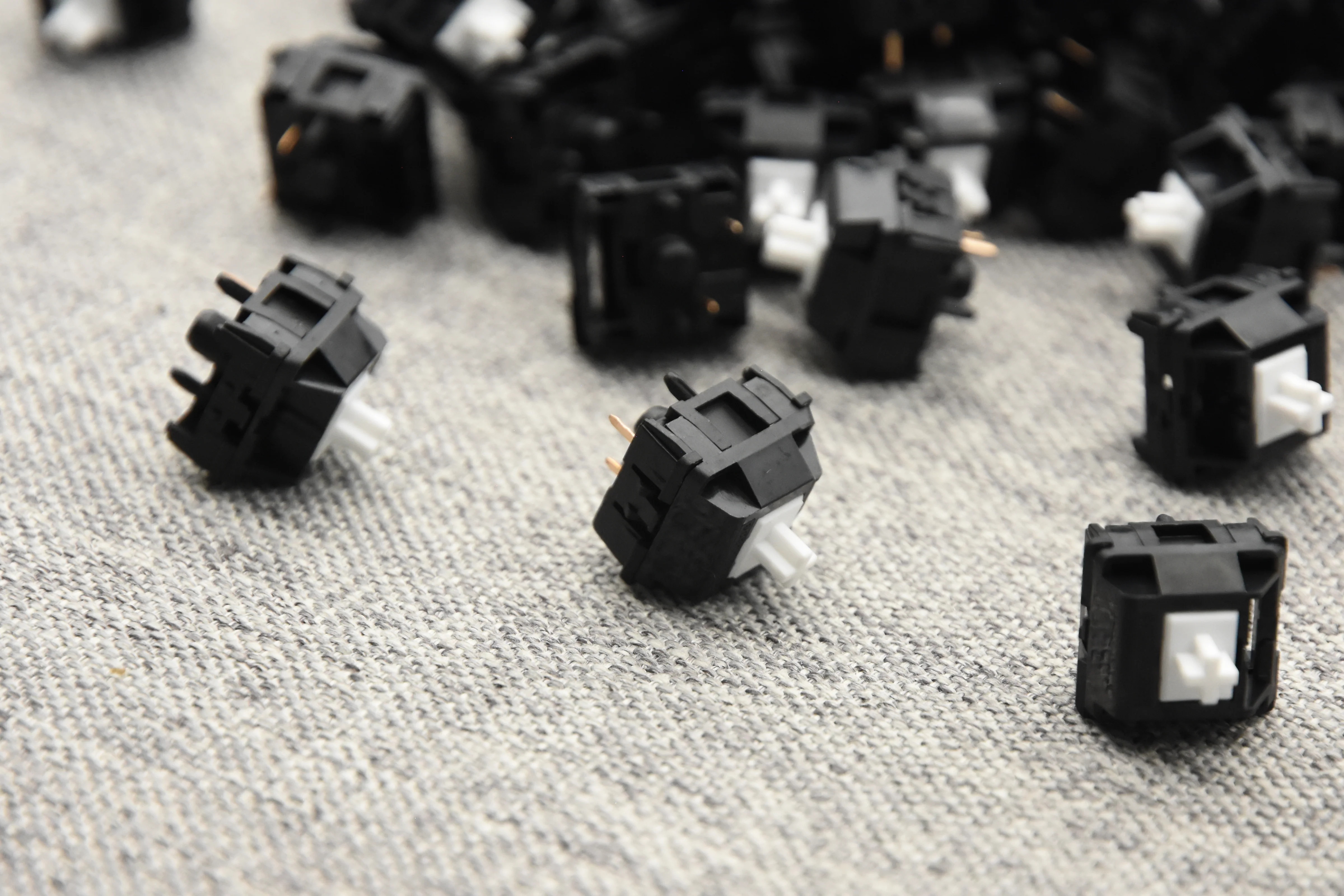 KEEBSCAPE.CO X HMX SNOW CRASH RAIL BOTTOM OUT LINEAR SWITCH FACTORY LUBED EDITION (10PCS) - Image 6