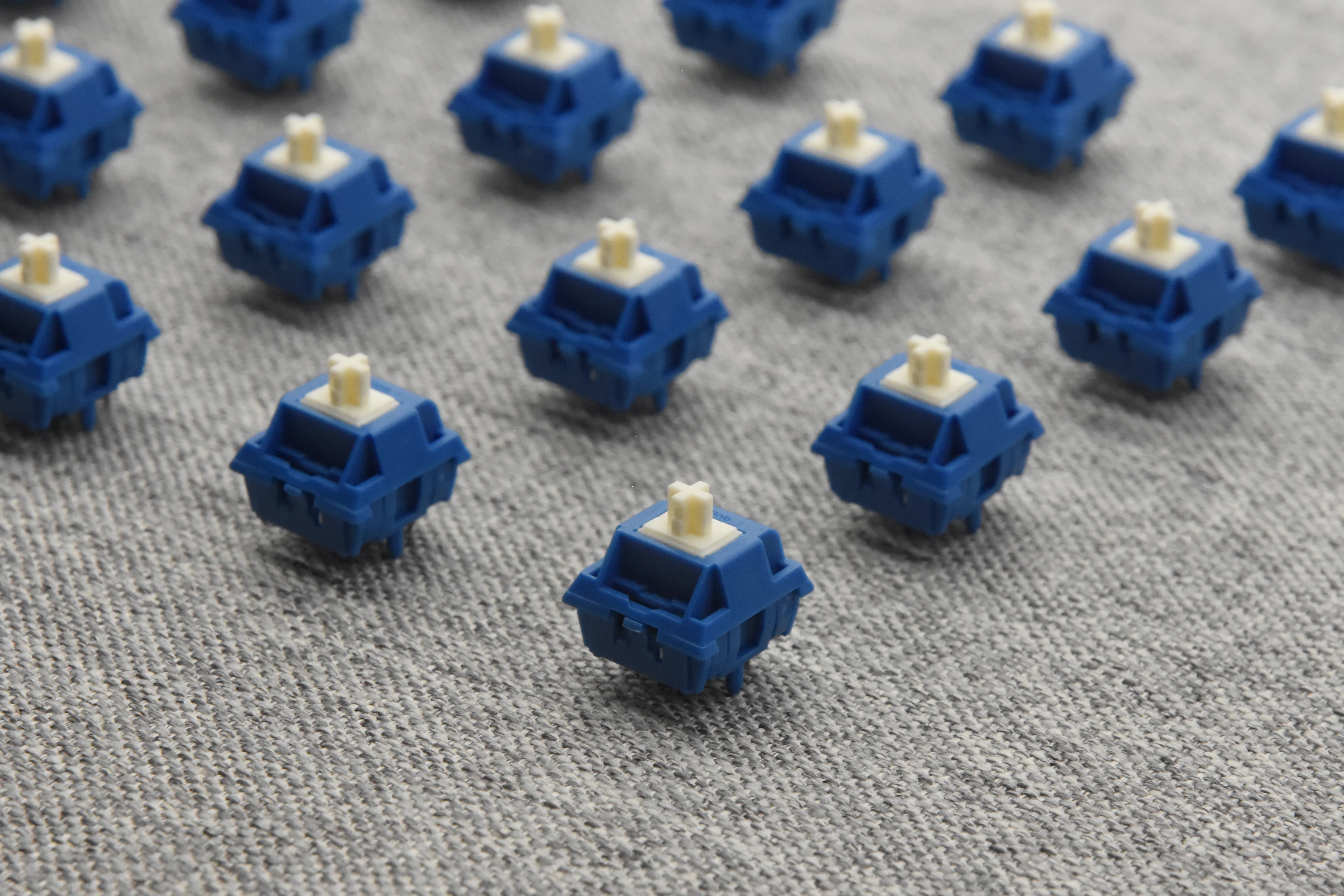KEYGEEK BRINY LINEAR SWITCH FACTORY LUBED (10PCS) - Image 11