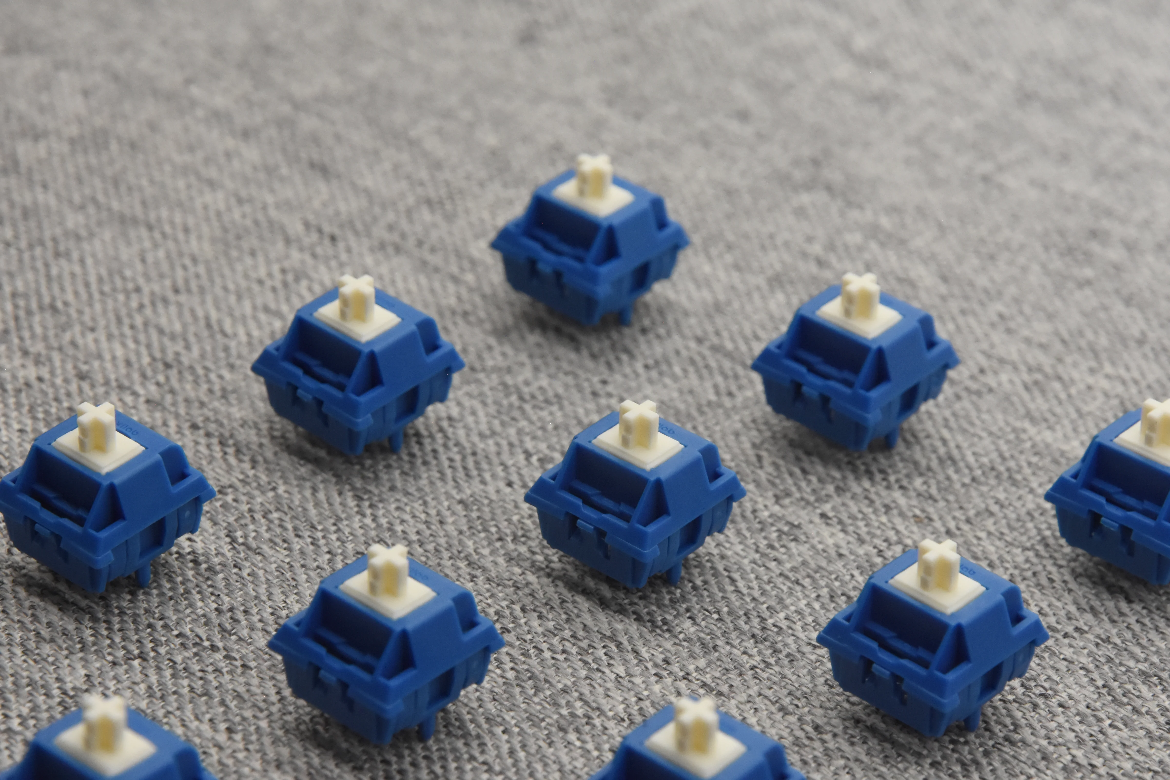 KEYGEEK BRINY LINEAR SWITCH FACTORY LUBED (10PCS) - Image 12