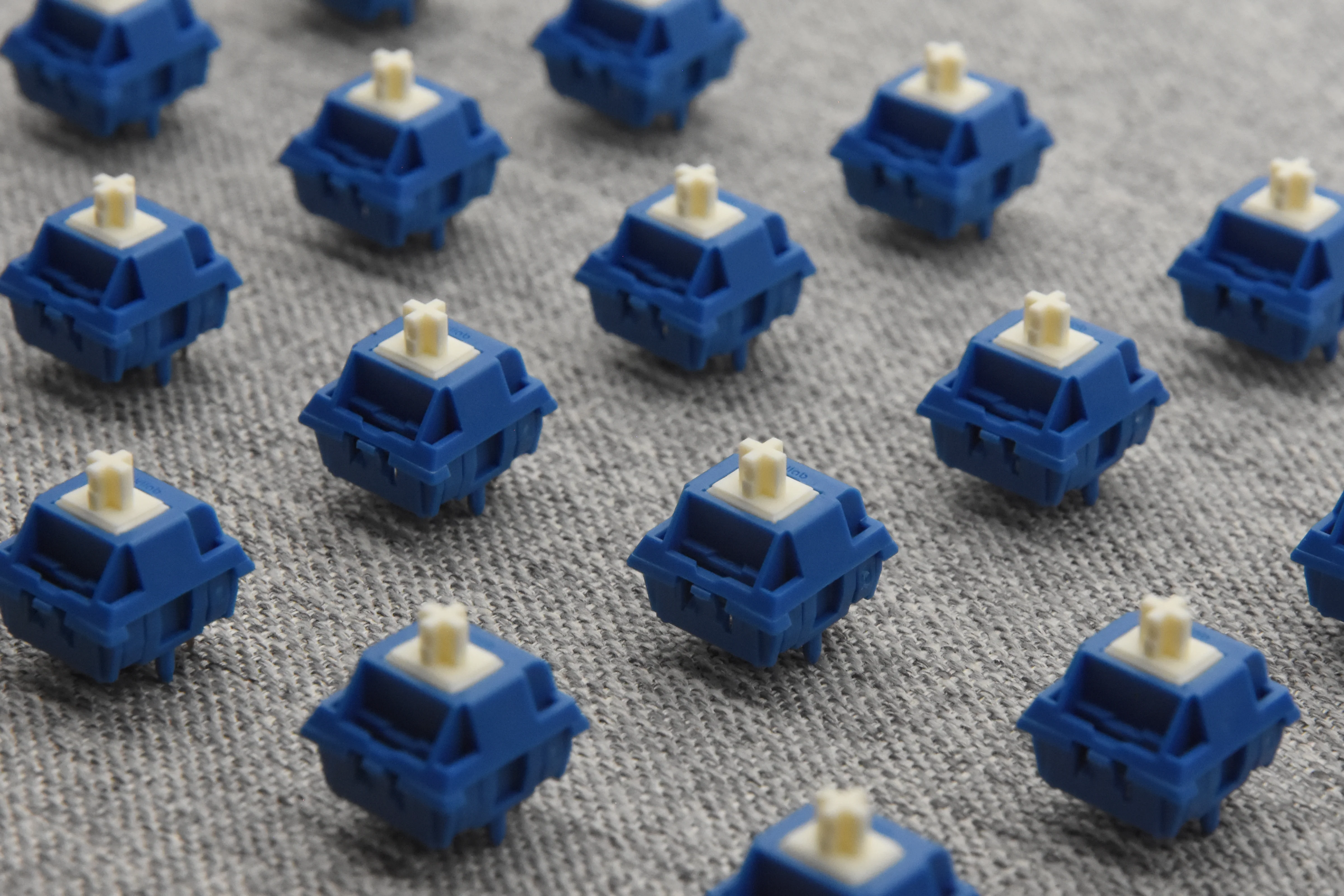 KEYGEEK BRINY LINEAR SWITCH FACTORY LUBED (10PCS) - Image 13