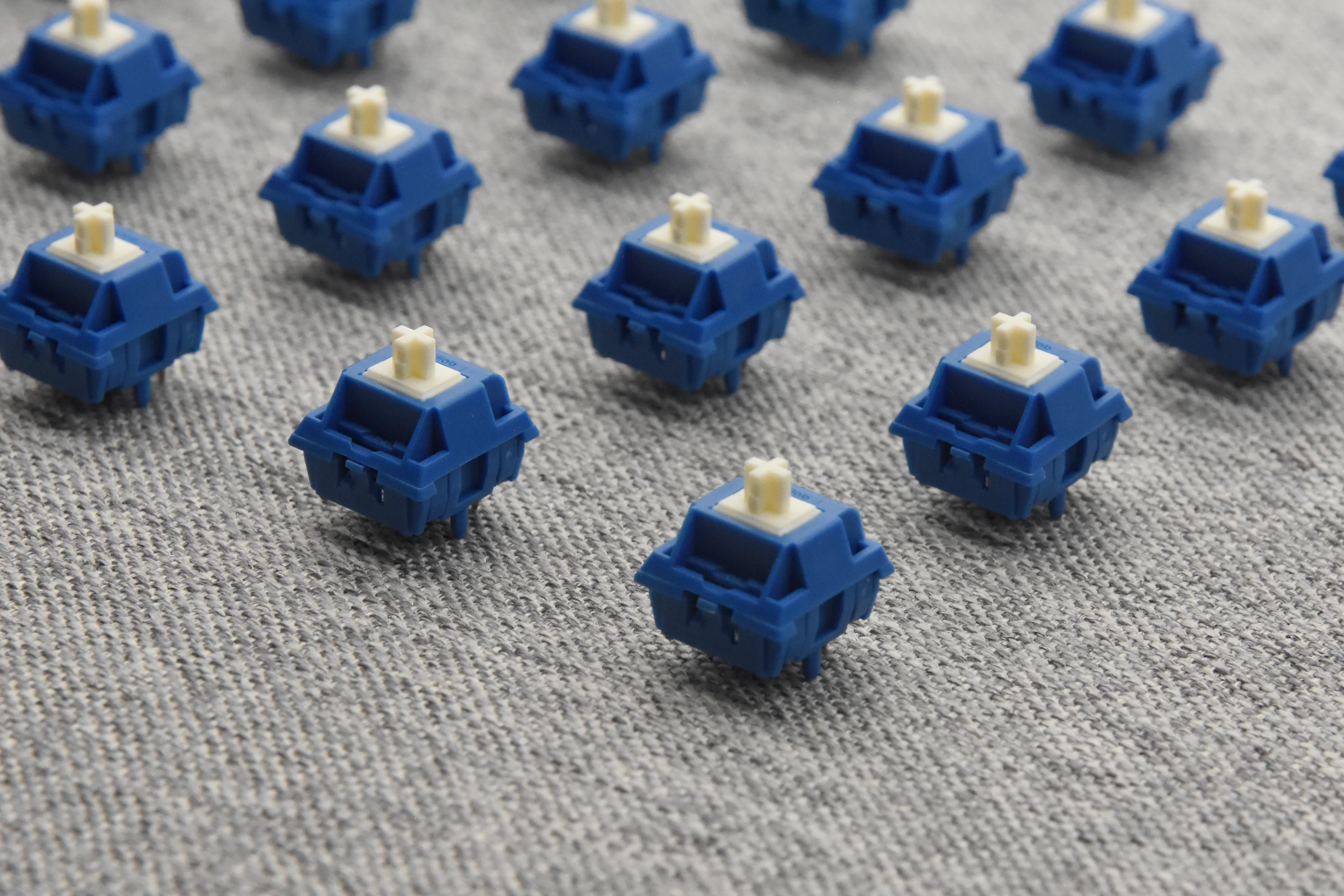 KEYGEEK BRINY LINEAR SWITCH FACTORY LUBED (10PCS) - Image 14