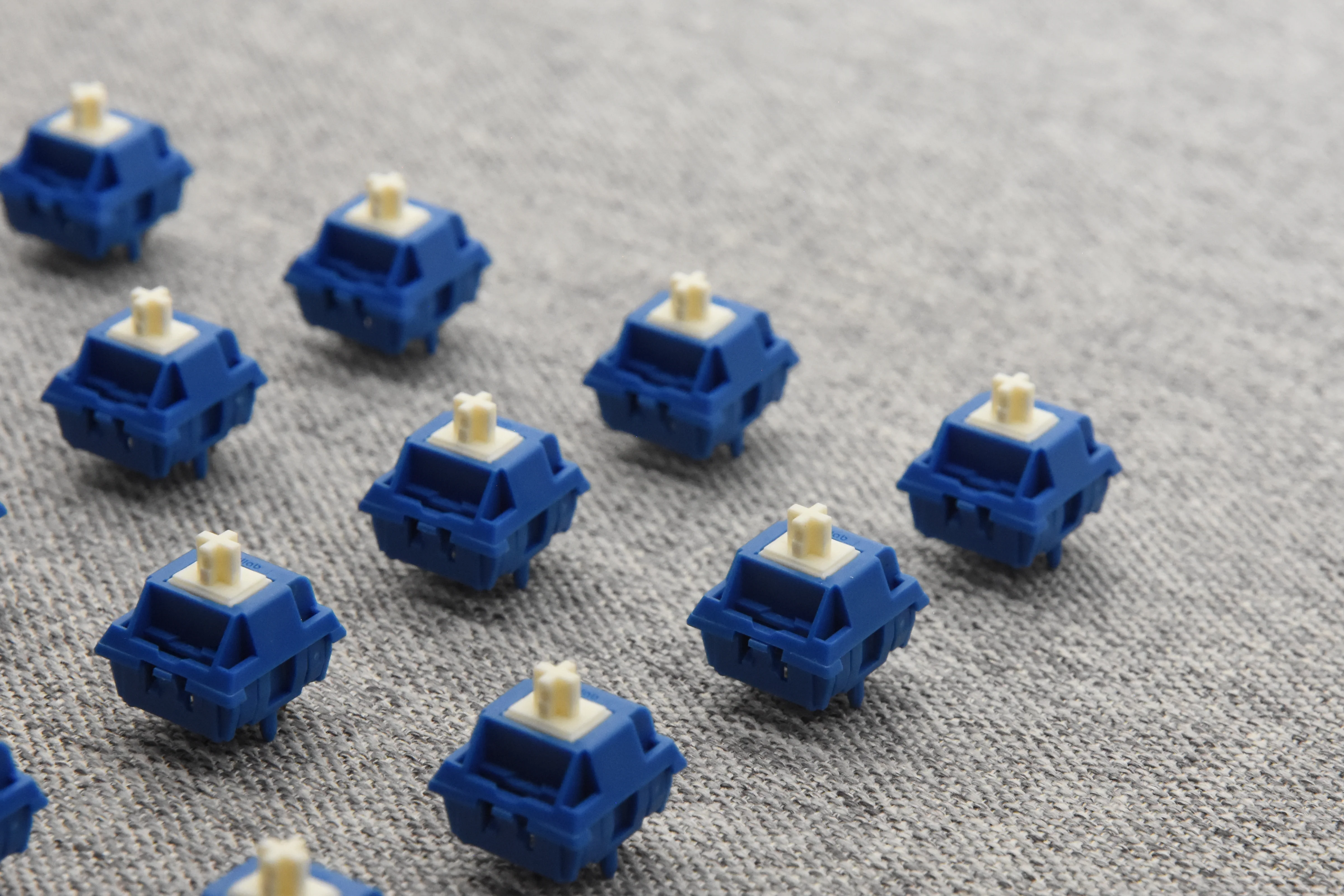 KEYGEEK BRINY LINEAR SWITCH FACTORY LUBED (10PCS) - Image 15
