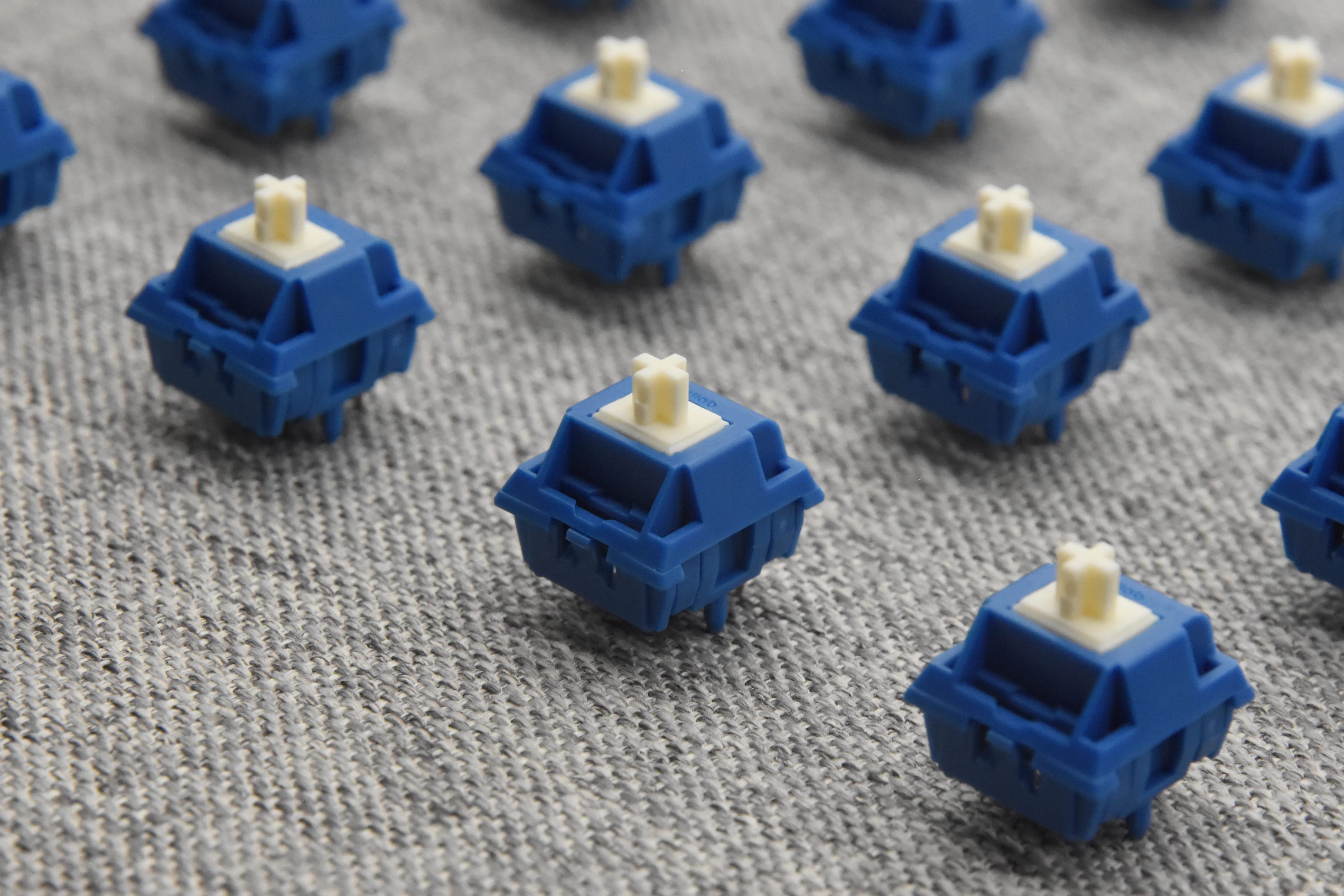 KEYGEEK BRINY LINEAR SWITCH FACTORY LUBED (10PCS) - Image 16