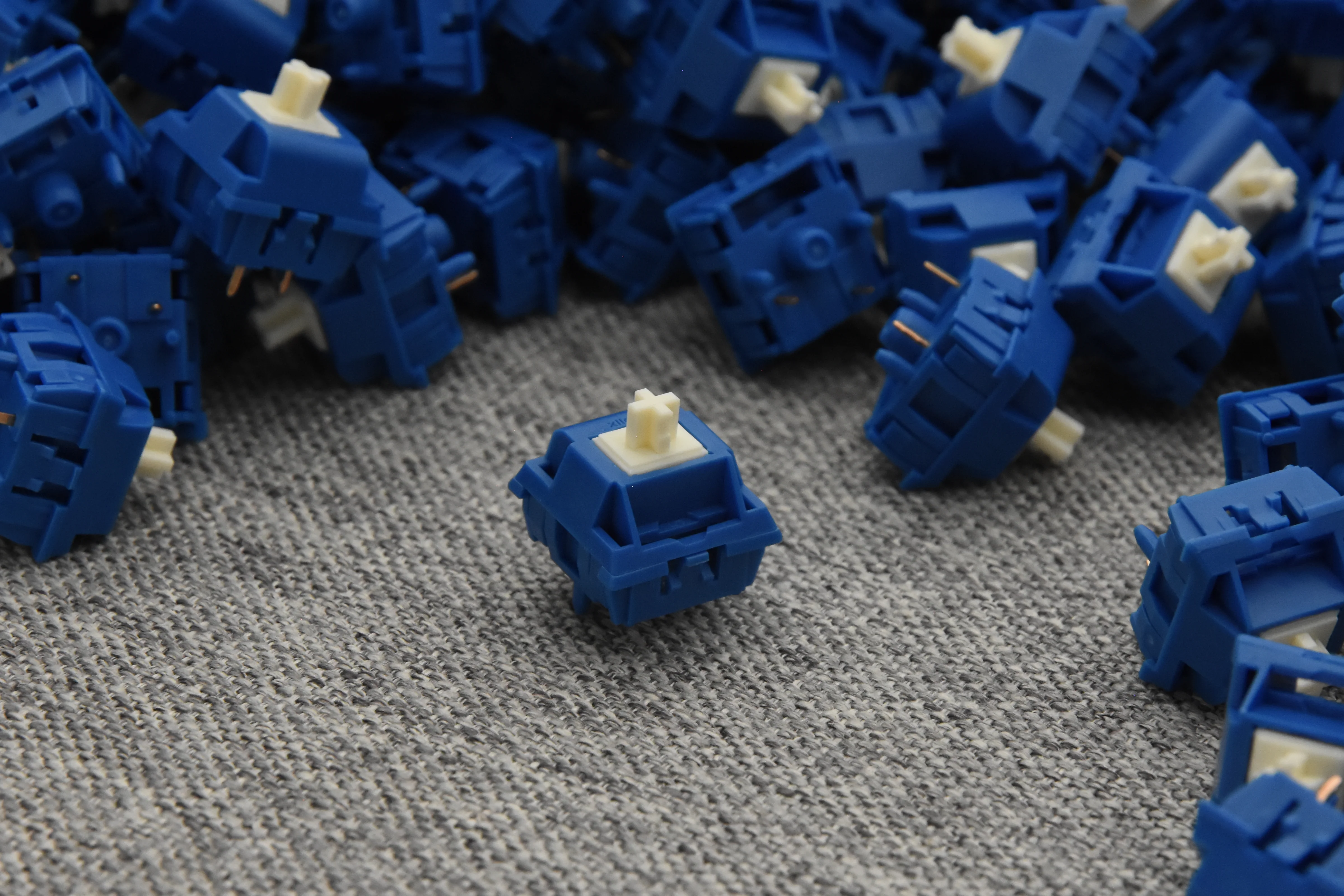 KEYGEEK BRINY LINEAR SWITCH FACTORY LUBED (10PCS) - Image 6