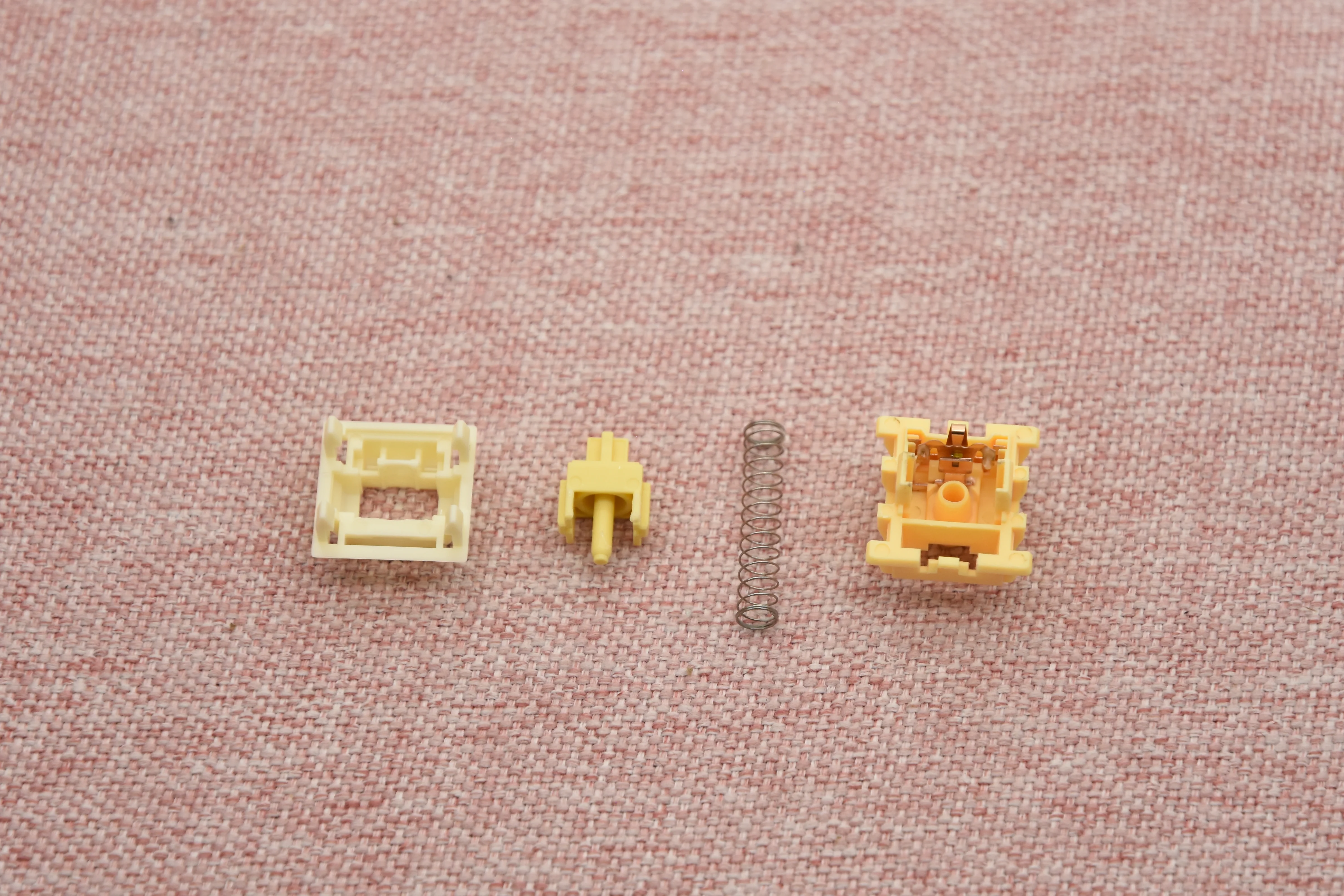 KEYGEEK CHEESE V2 LINEAR SWITCH FACTORY LUBED EDITION (10PCS) - Image 3
