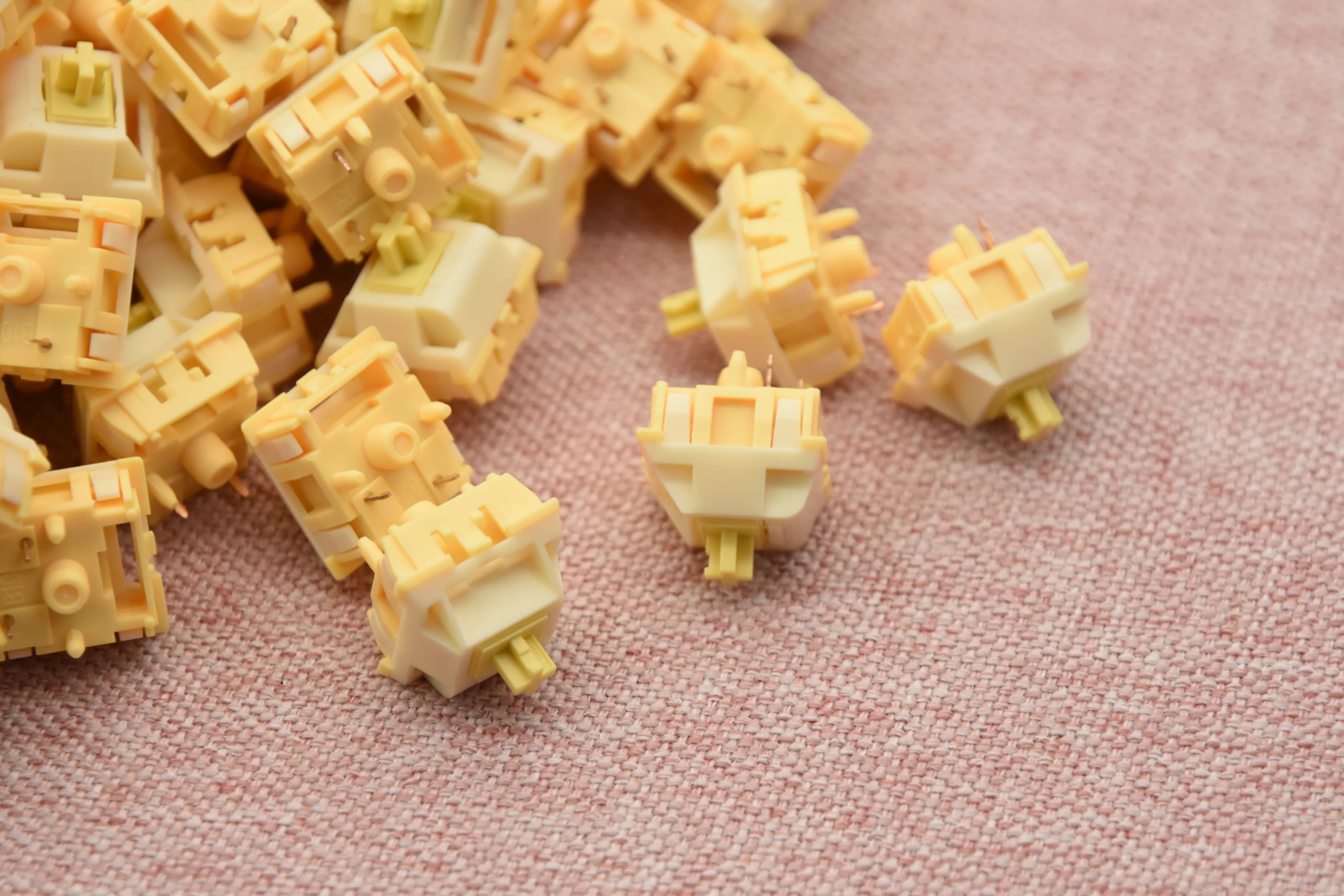 KEYGEEK CHEESE V2 LINEAR SWITCH FACTORY LUBED EDITION (10PCS) - Image 4