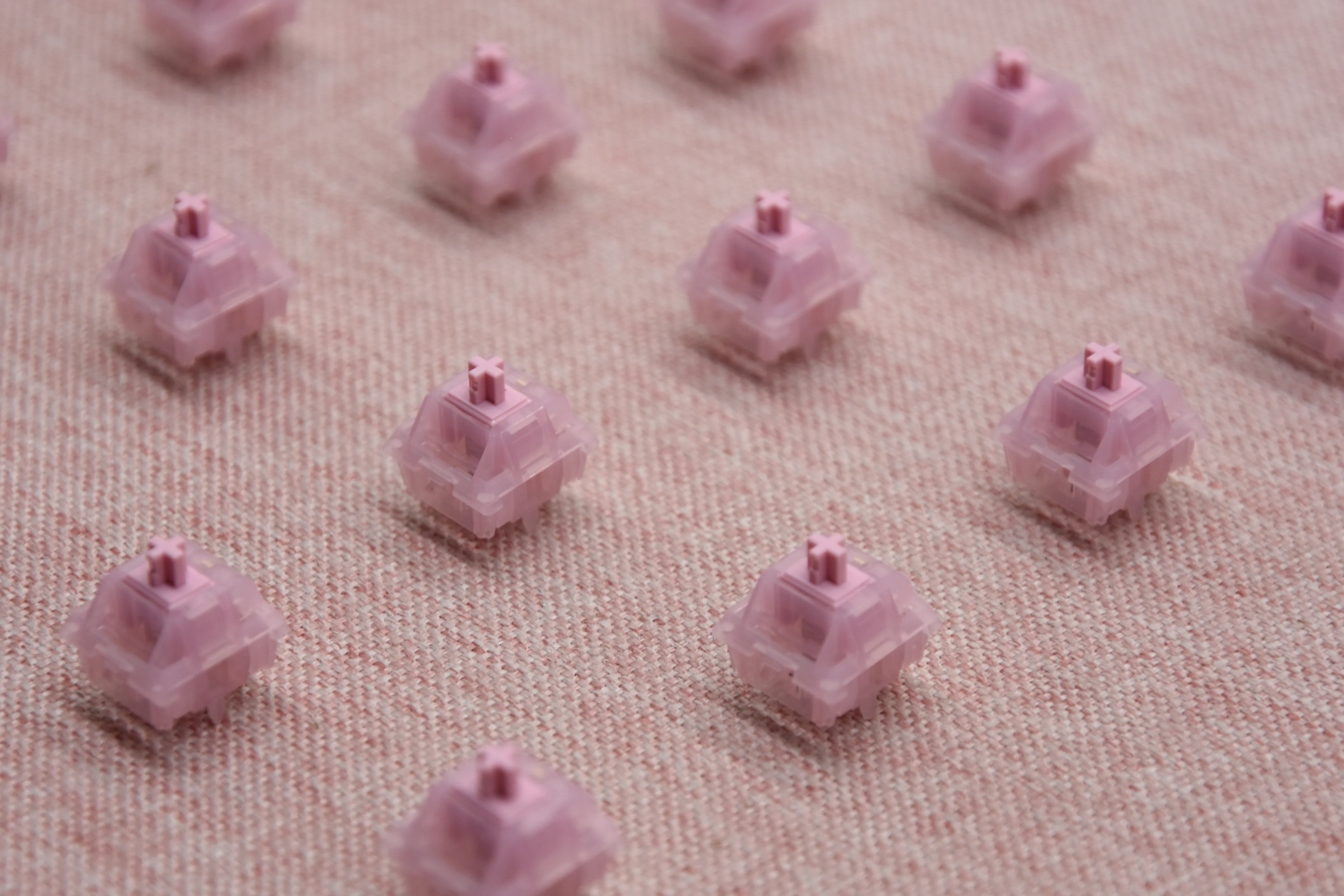 KEYGEEK LITTLE LUCKY LINEAR SWITCH FACTORY LUBED EDITION (10PCS) - Image 11
