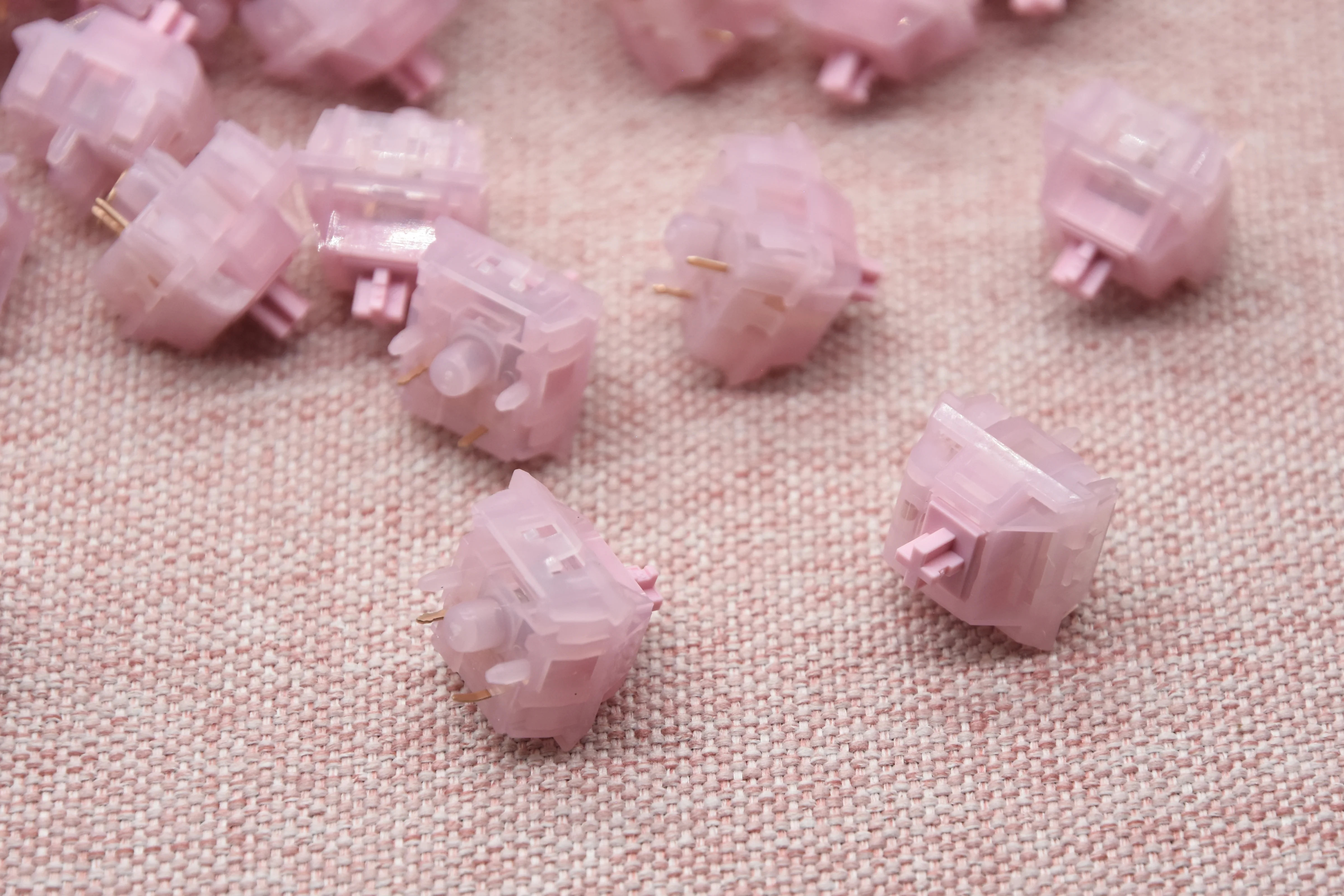 KEYGEEK LITTLE LUCKY LINEAR SWITCH FACTORY LUBED EDITION (10PCS) - Image 3