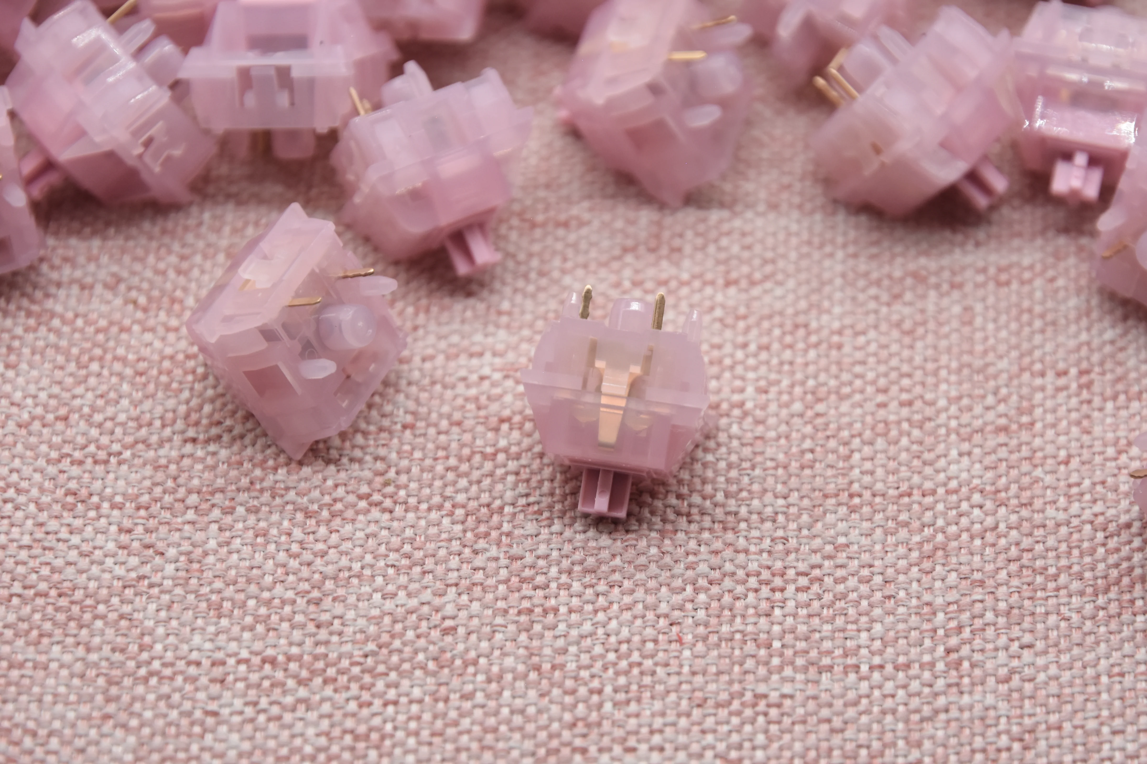KEYGEEK LITTLE LUCKY LINEAR SWITCH FACTORY LUBED EDITION (10PCS) - Image 4
