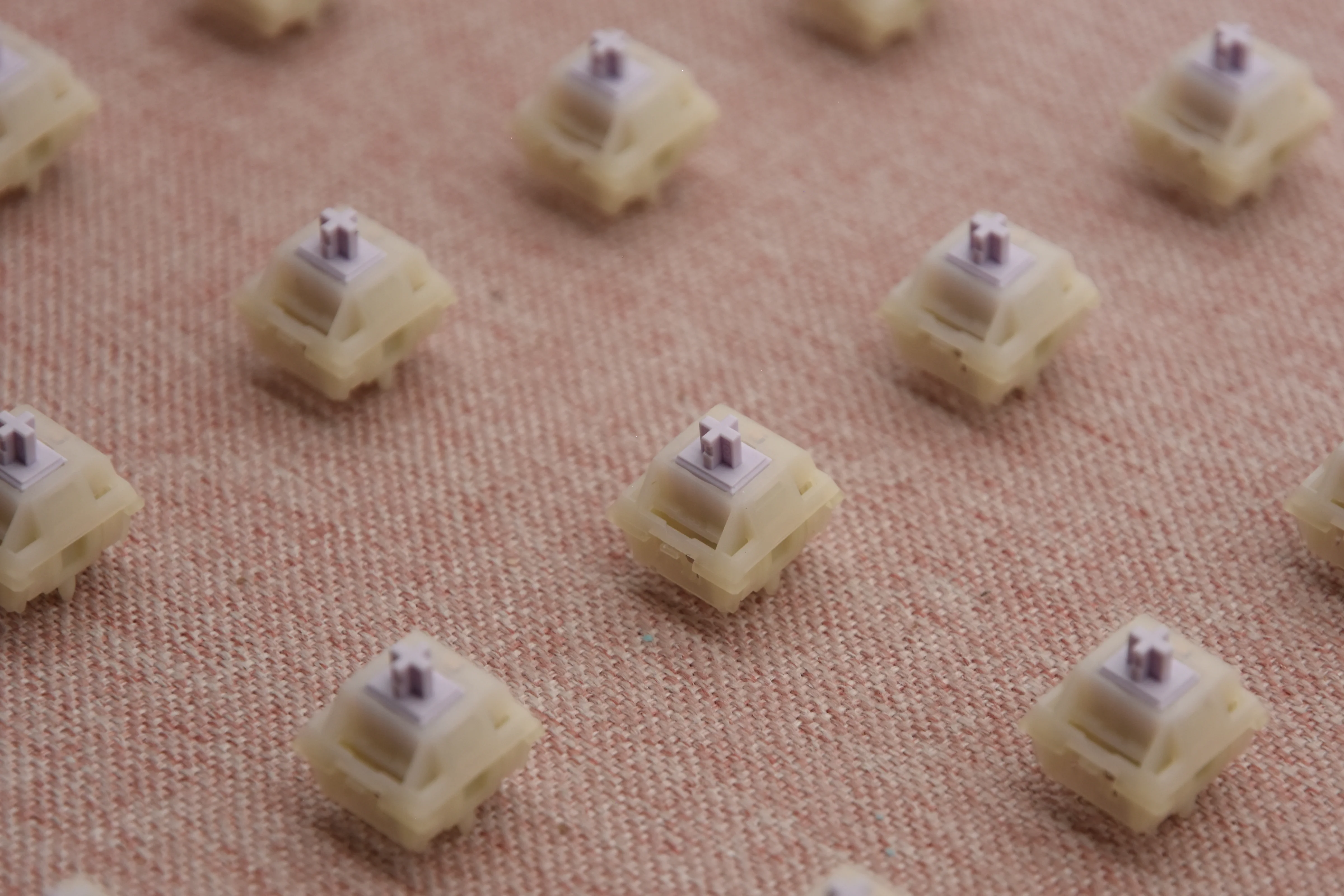 KEYGEEK LITTLE WITCH LINEAR SWITCH FACTORY LUBED EDITION (10PCS) - Image 10