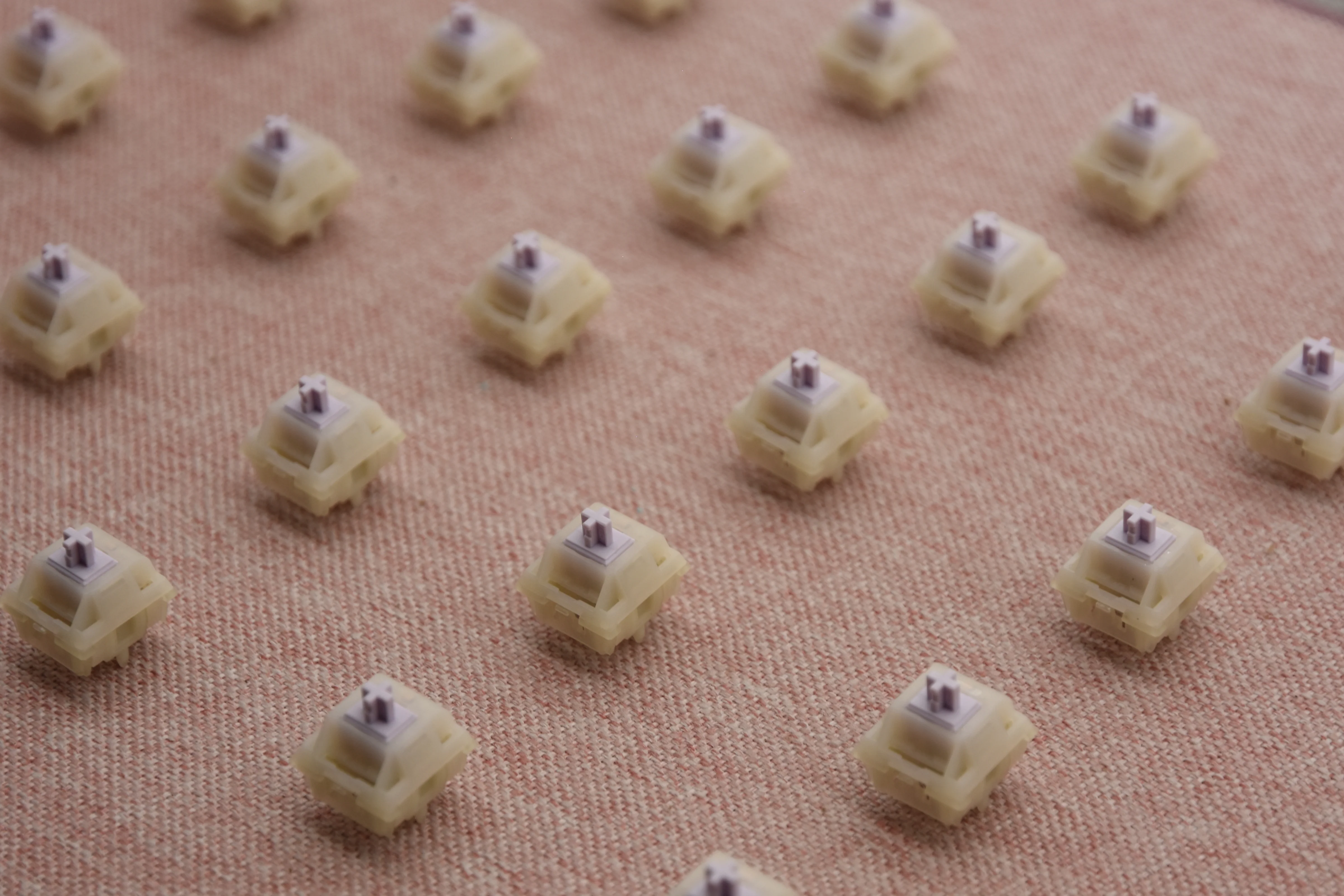 KEYGEEK LITTLE WITCH LINEAR SWITCH FACTORY LUBED EDITION (10PCS) - Image 12