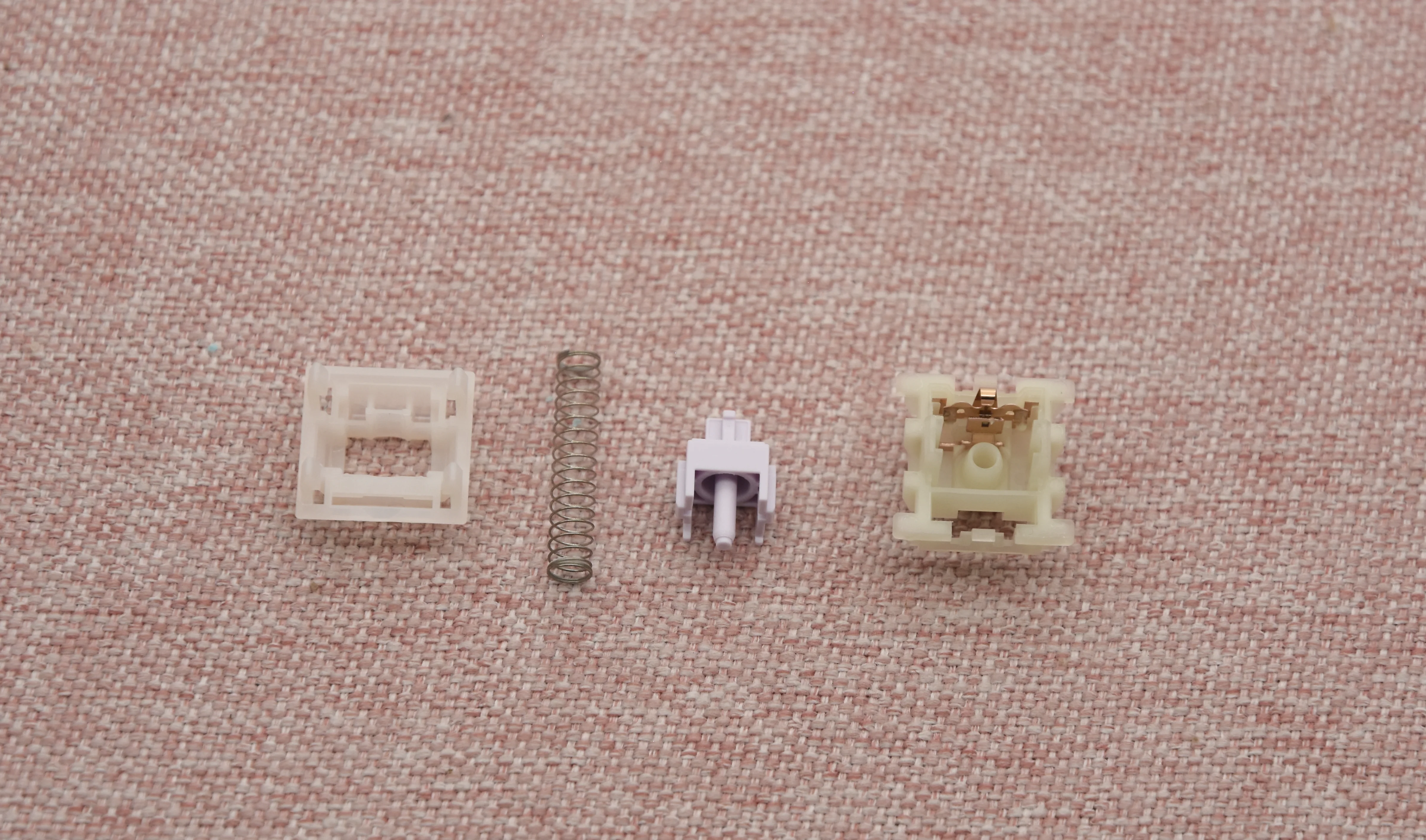KEYGEEK LITTLE WITCH LINEAR SWITCH FACTORY LUBED EDITION (10PCS) - Image 2