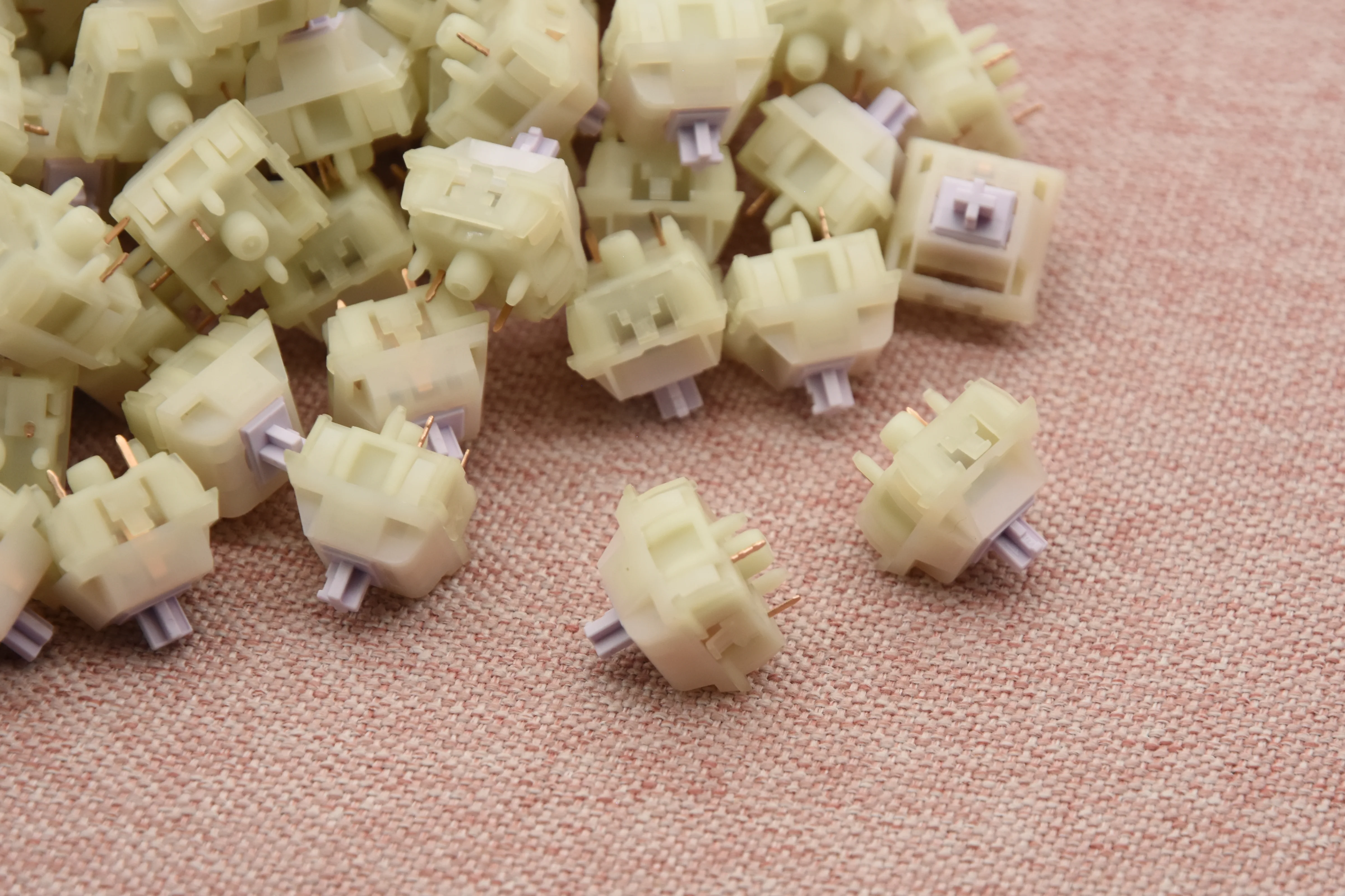KEYGEEK LITTLE WITCH LINEAR SWITCH FACTORY LUBED EDITION (10PCS) - Image 4