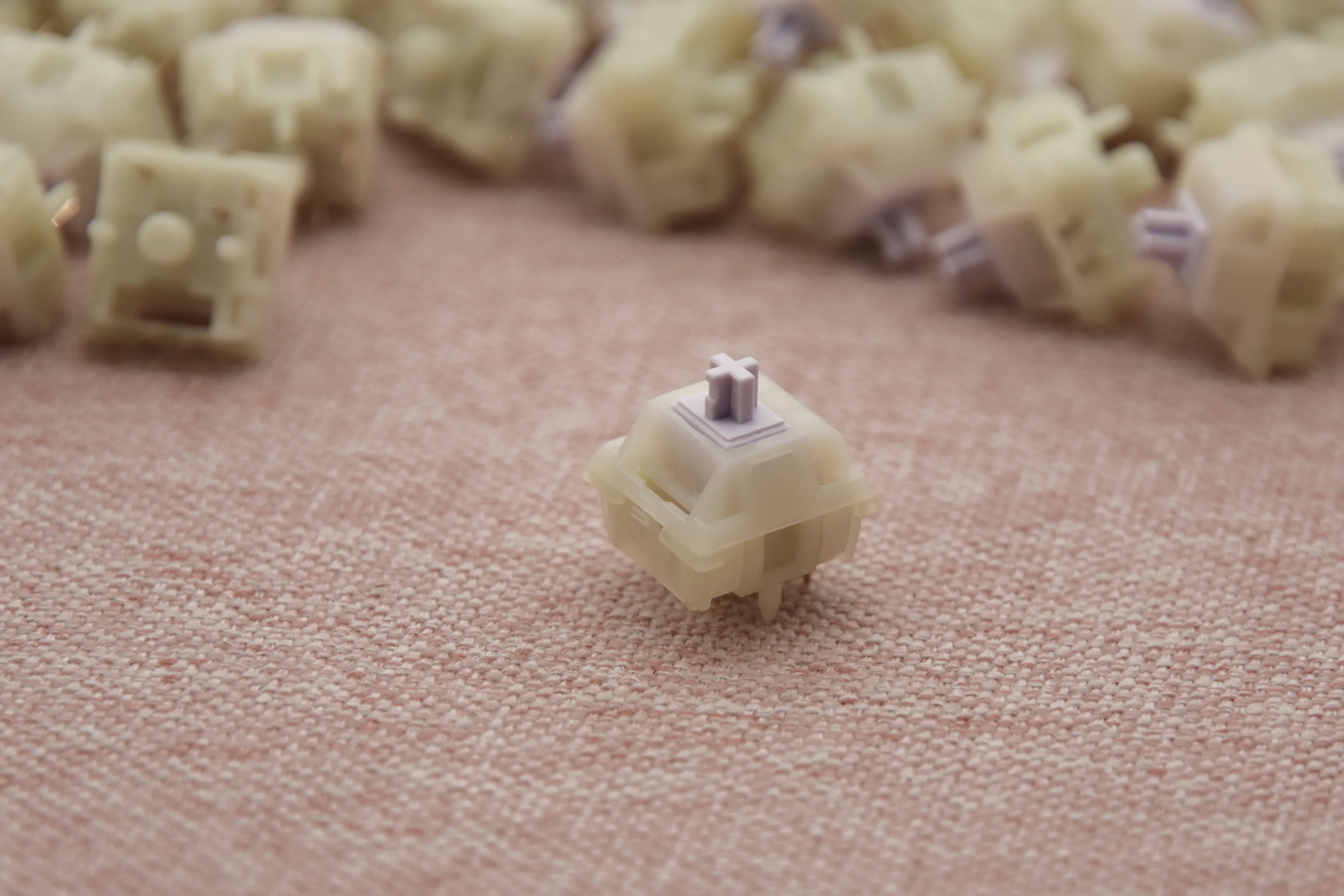 KEYGEEK LITTLE WITCH LINEAR SWITCH FACTORY LUBED EDITION (10PCS) - Image 7