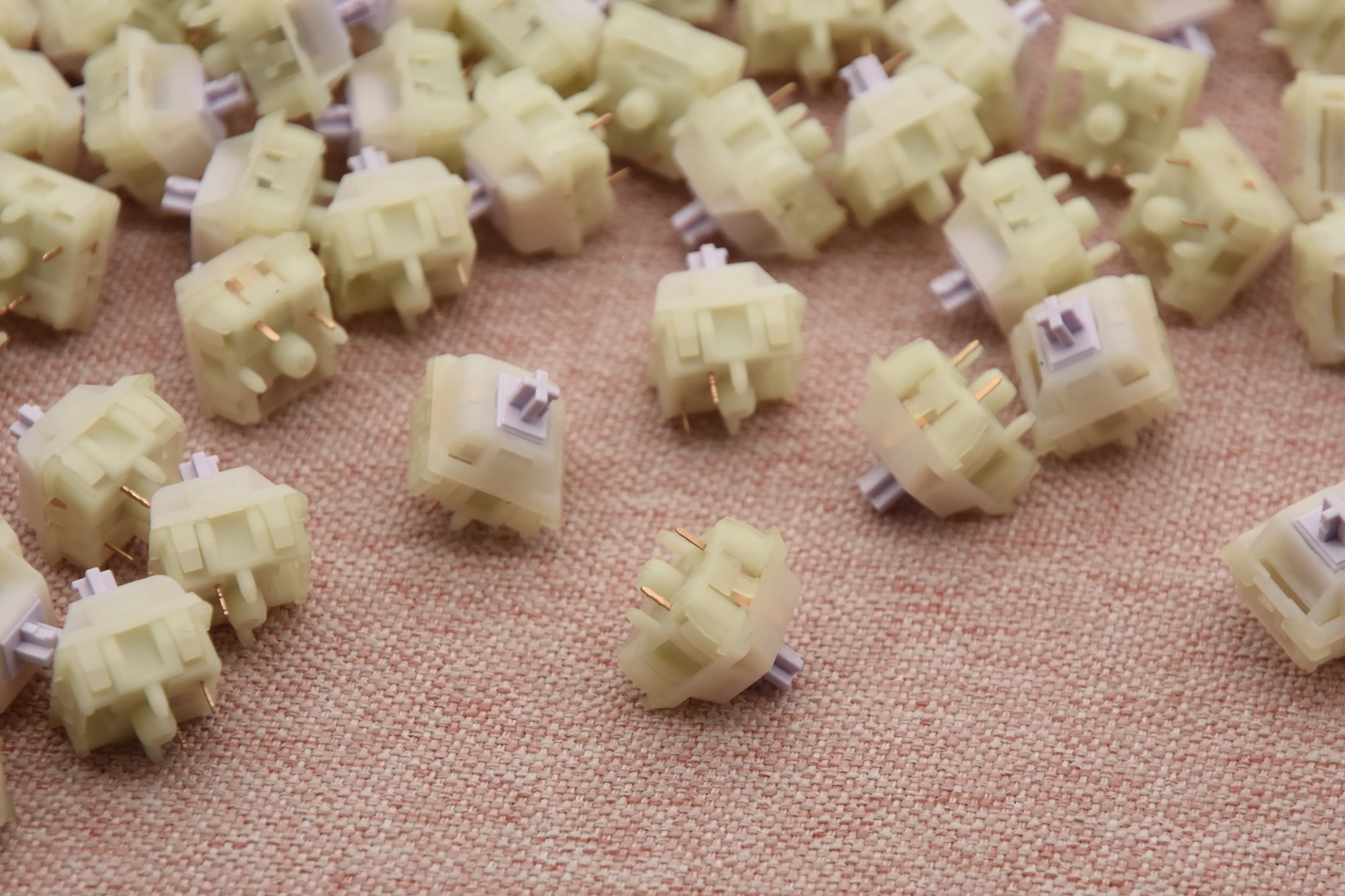 KEYGEEK LITTLE WITCH LINEAR SWITCH FACTORY LUBED EDITION (10PCS) - Image 8