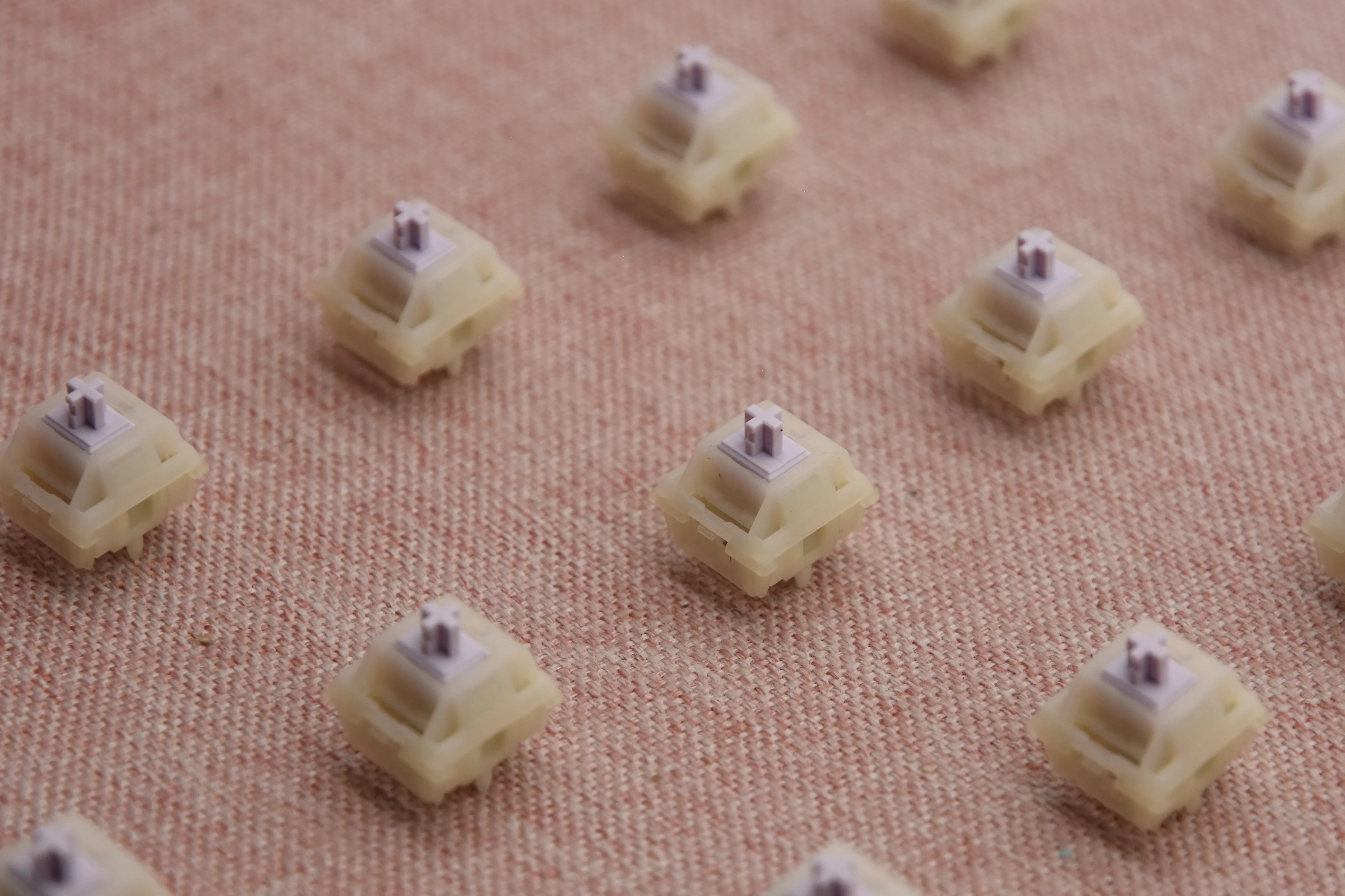 KEYGEEK LITTLE WITCH LINEAR SWITCH FACTORY LUBED EDITION (10PCS) - Image 9