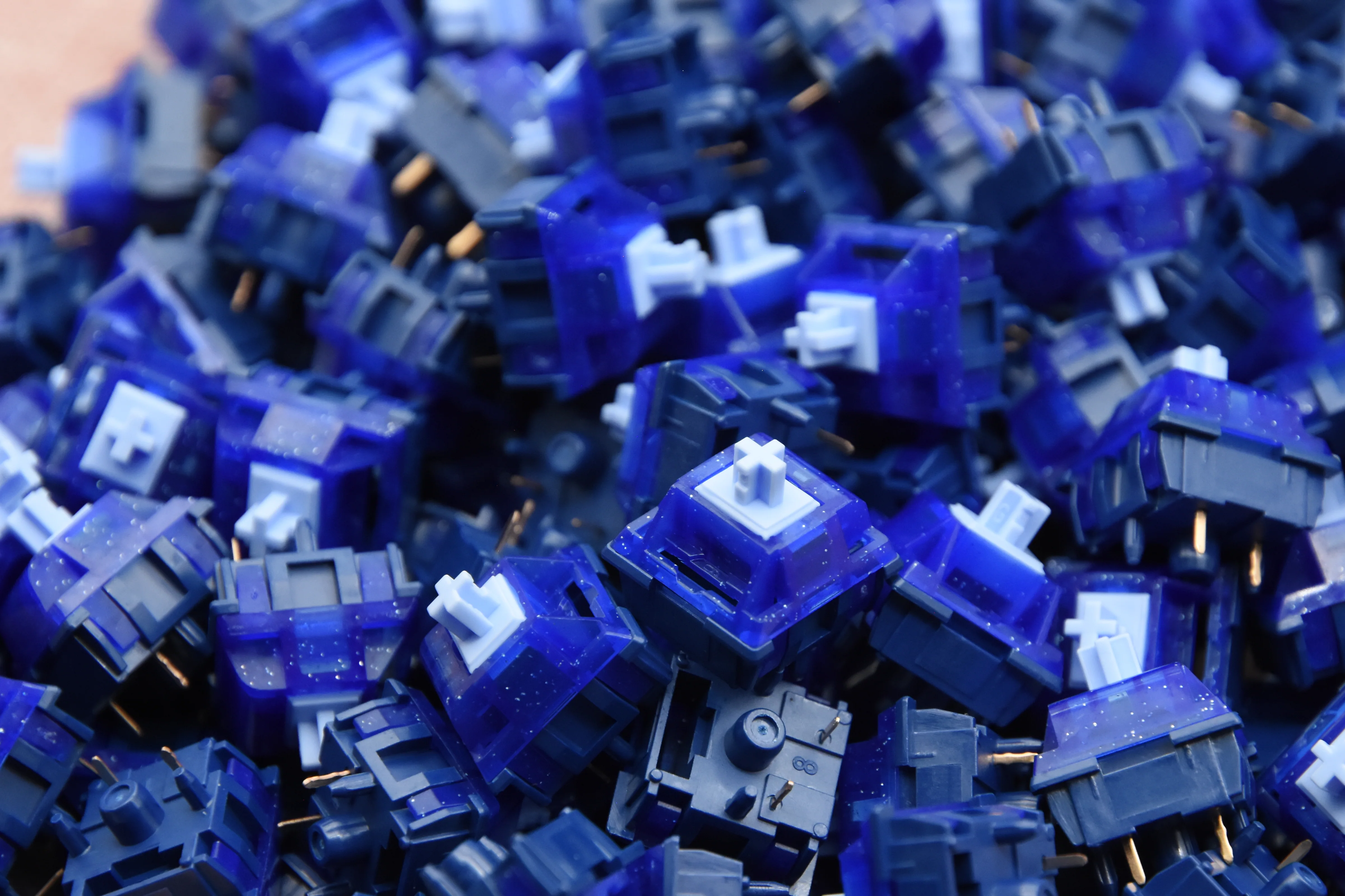 KEYGEEK ROXY LINEAR SWITCH FACTORY LUBED (10 PCS) - Image 3