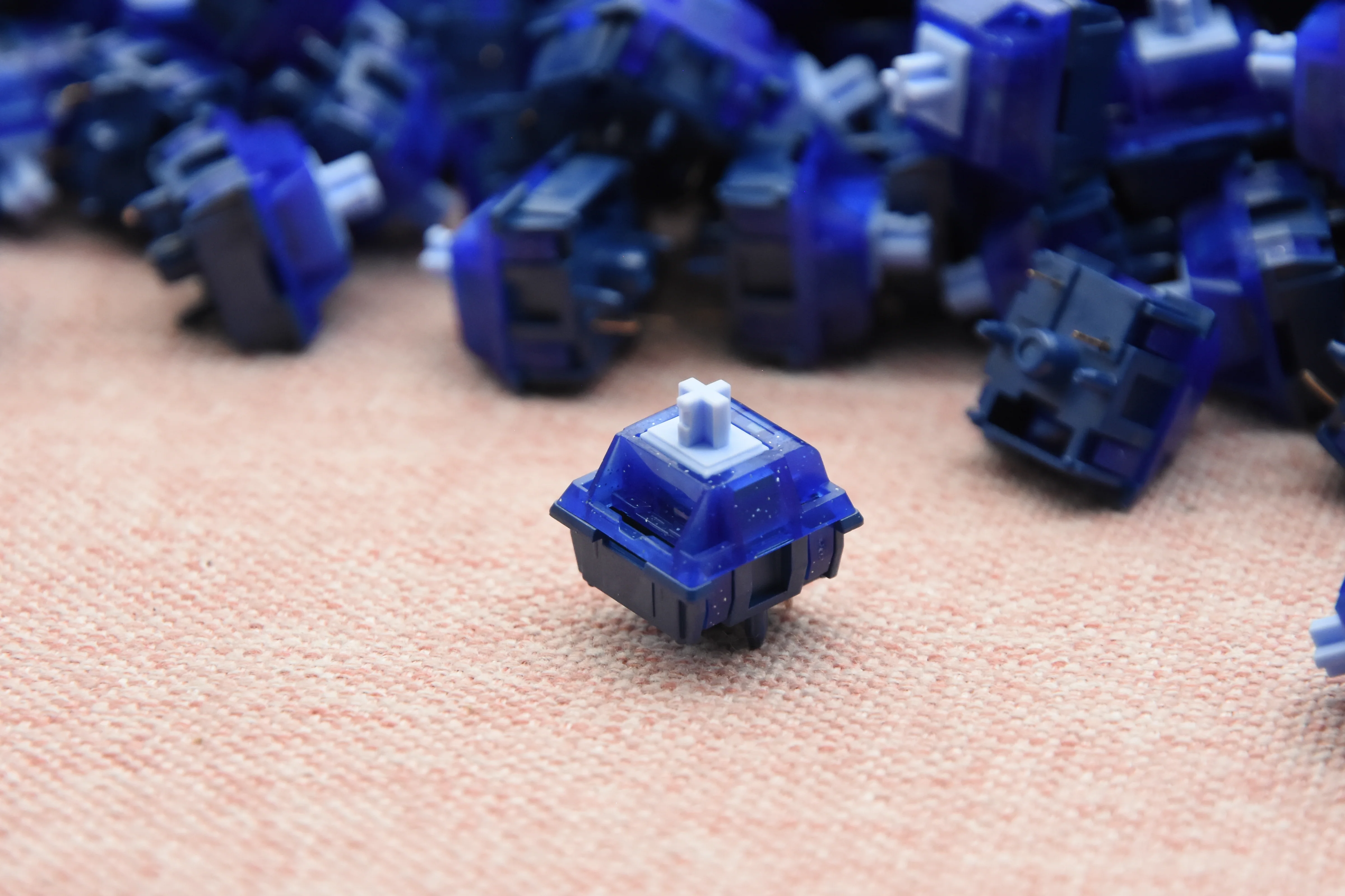 KEYGEEK ROXY LINEAR SWITCH FACTORY LUBED (10 PCS) - Image 4