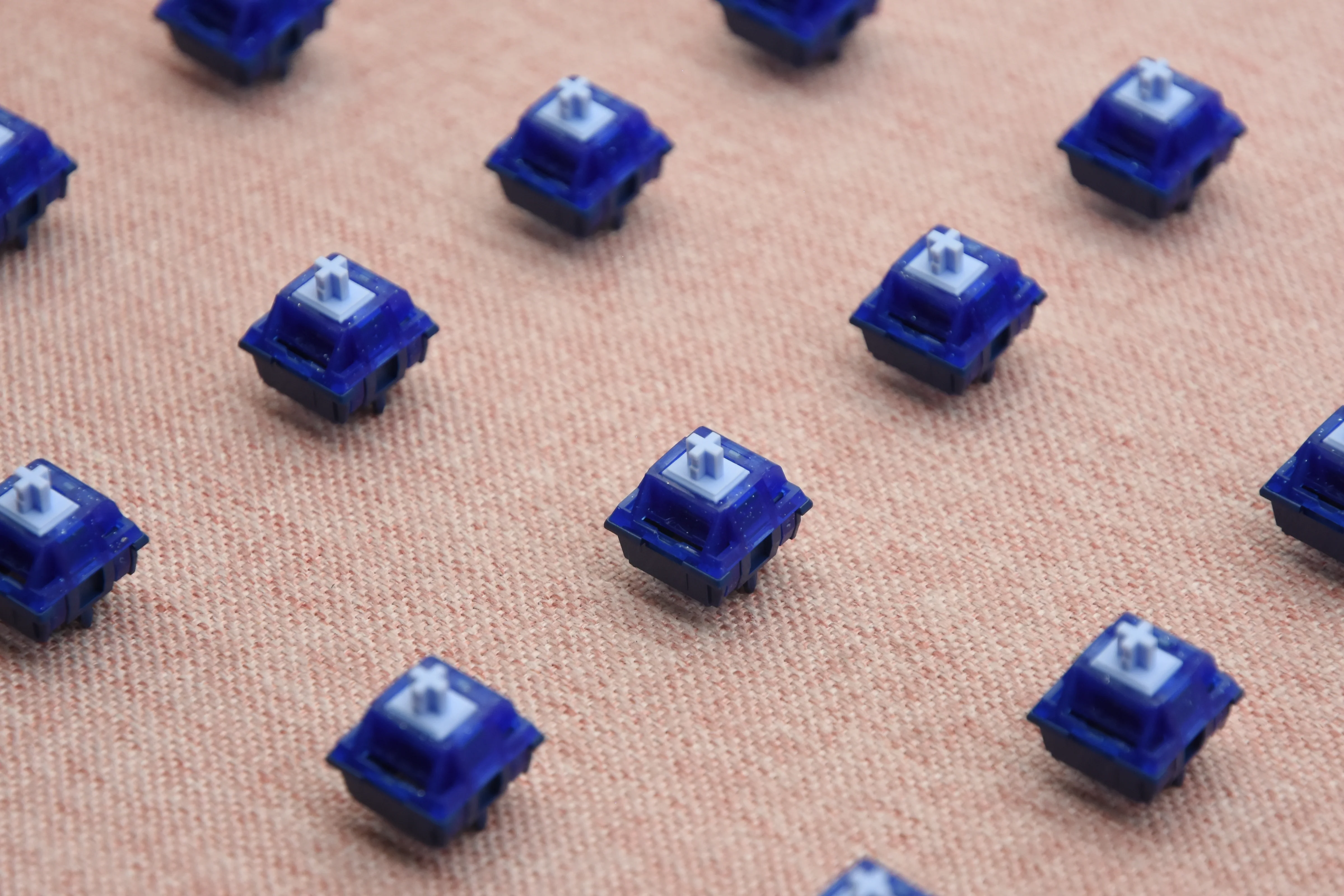 KEYGEEK ROXY LINEAR SWITCH FACTORY LUBED (10 PCS) - Image 8