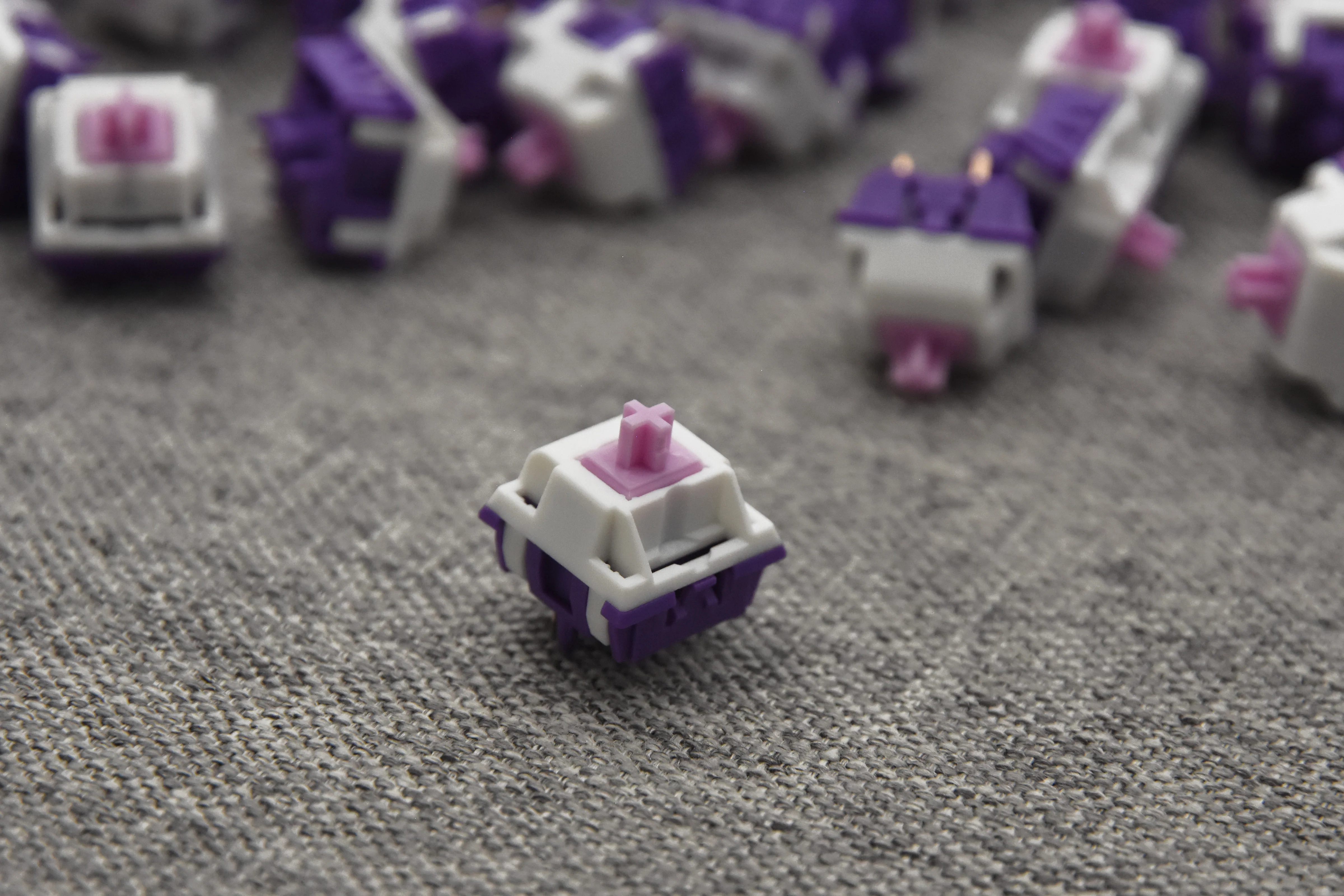 KEYGEEK X UNIKEYS PURPLE DAWN LINEAR SWITCH FACTORY LUBED EDITION (10PCS) - Image 11