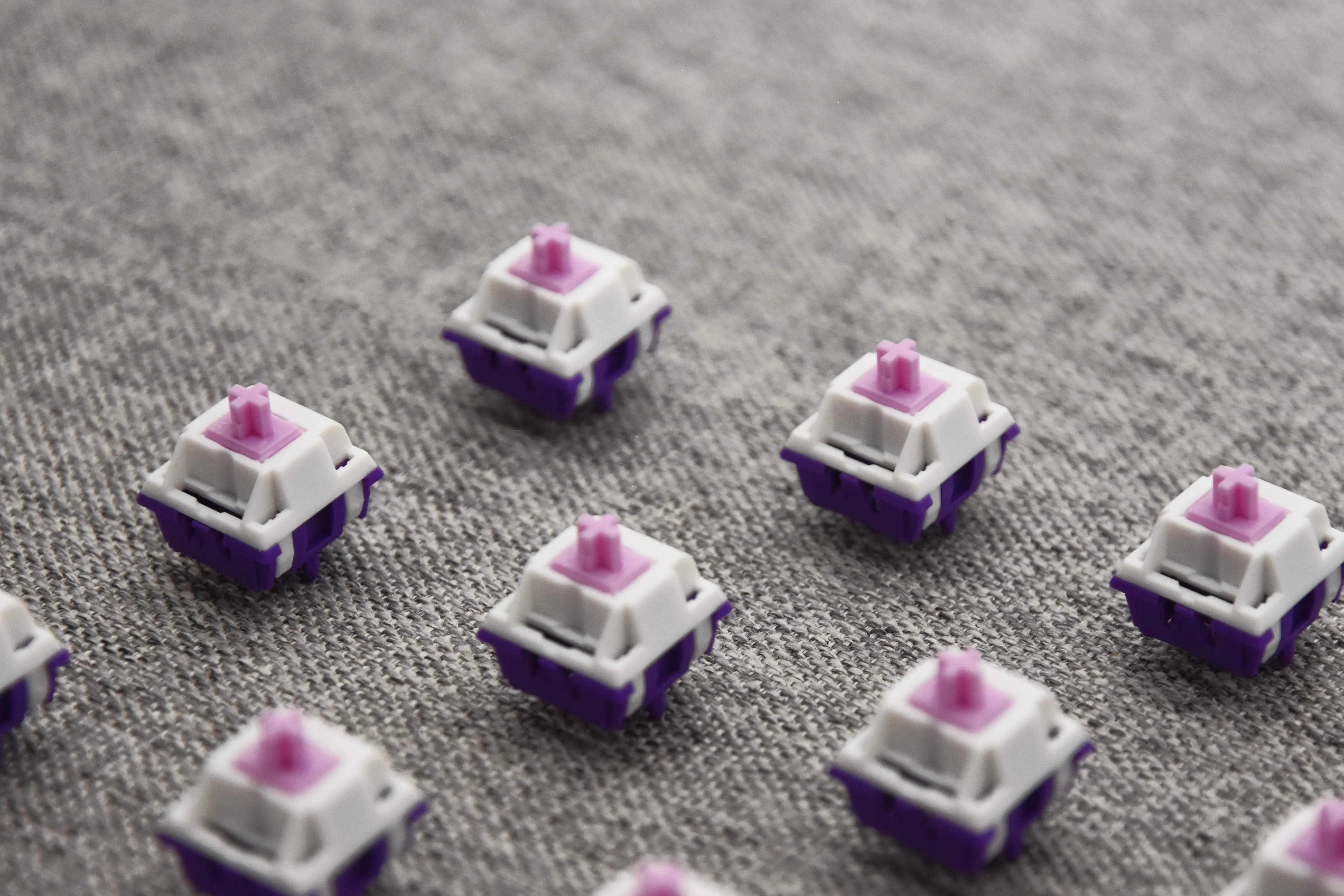 KEYGEEK X UNIKEYS PURPLE DAWN LINEAR SWITCH FACTORY LUBED EDITION (10PCS) - Image 15