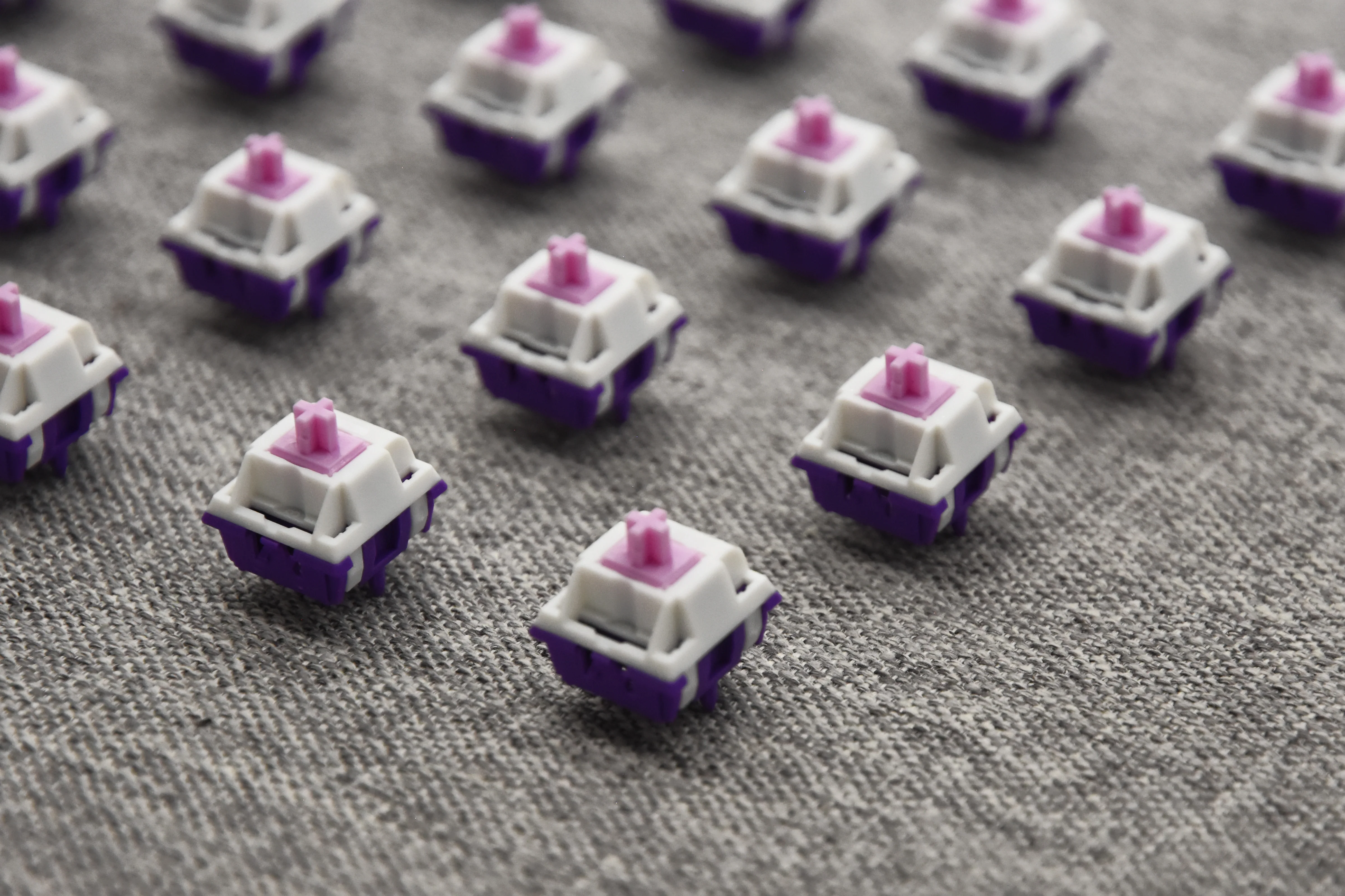 KEYGEEK X UNIKEYS PURPLE DAWN LINEAR SWITCH FACTORY LUBED EDITION (10PCS) - Image 17