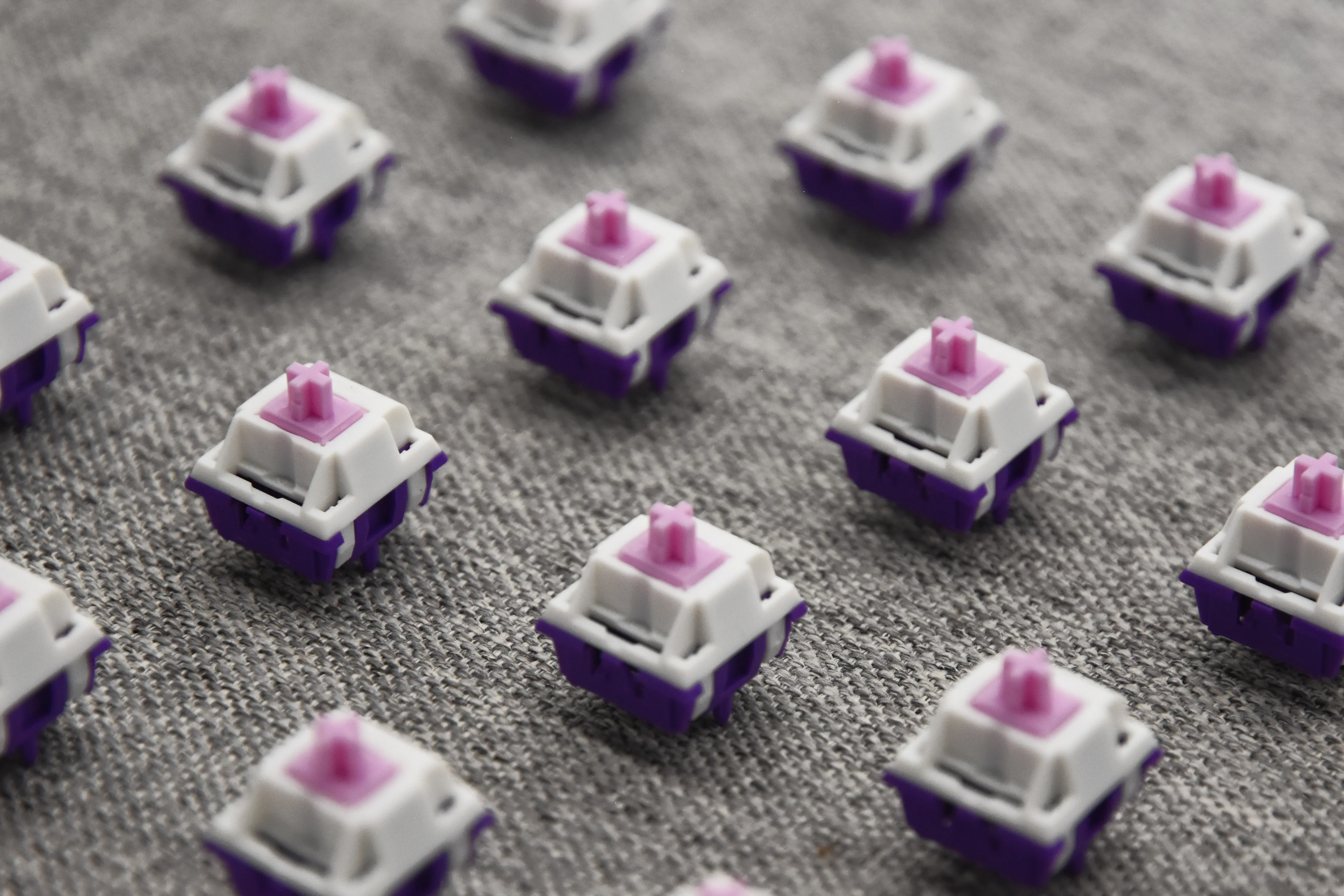 KEYGEEK X UNIKEYS PURPLE DAWN LINEAR SWITCH FACTORY LUBED EDITION (10PCS) - Image 3