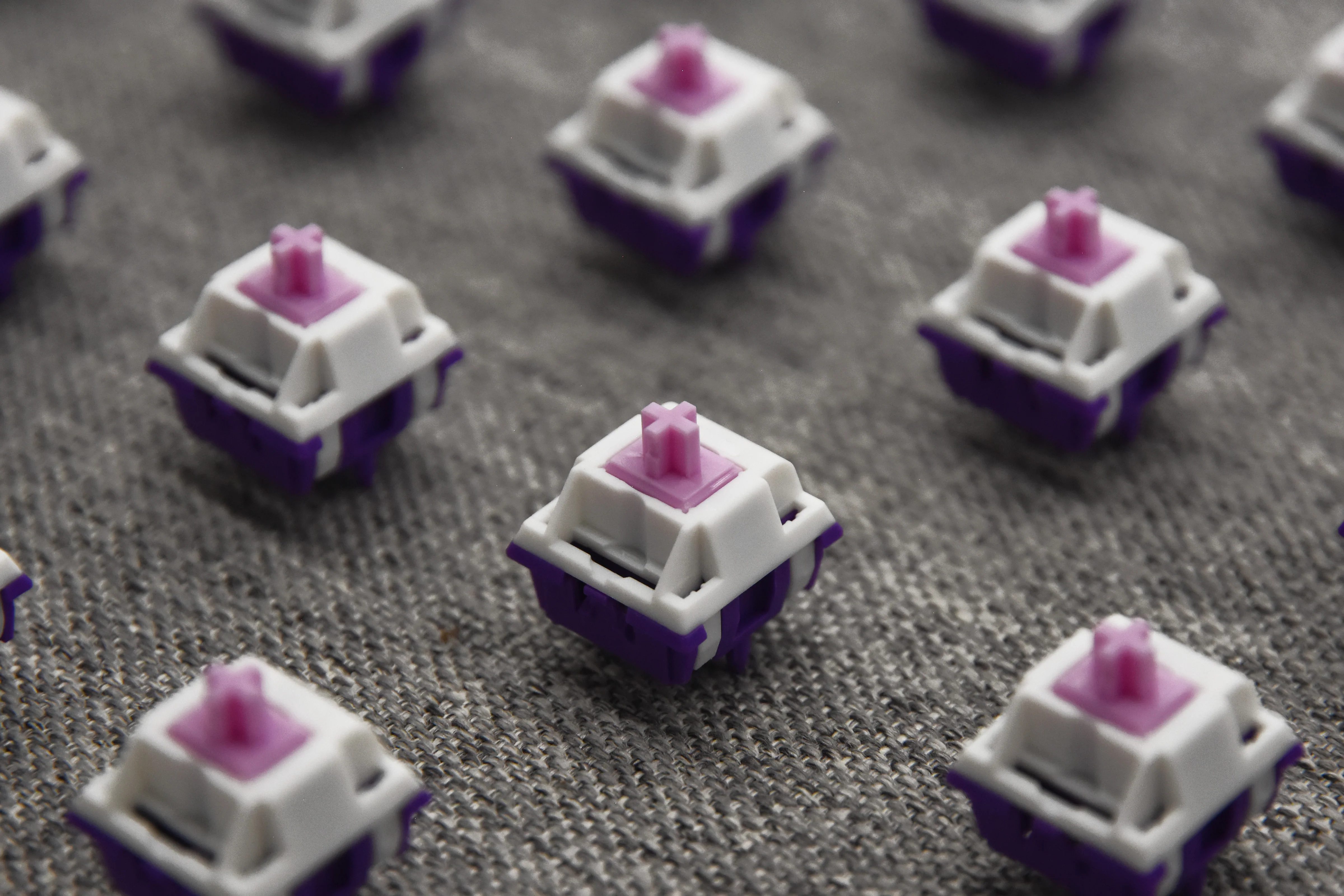 KEYGEEK X UNIKEYS PURPLE DAWN LINEAR SWITCH FACTORY LUBED EDITION (10PCS) - Image 4