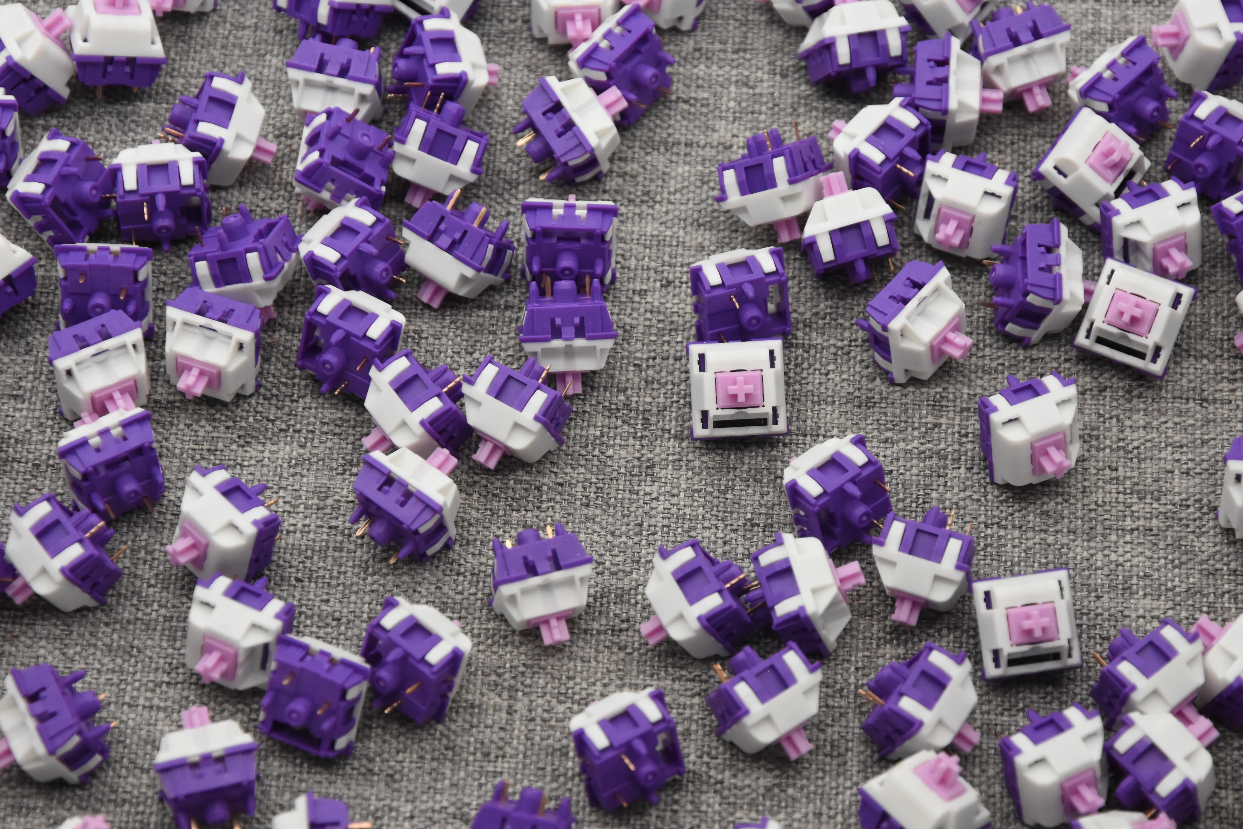 KEYGEEK X UNIKEYS PURPLE DAWN LINEAR SWITCH FACTORY LUBED EDITION (10PCS) - Image 5