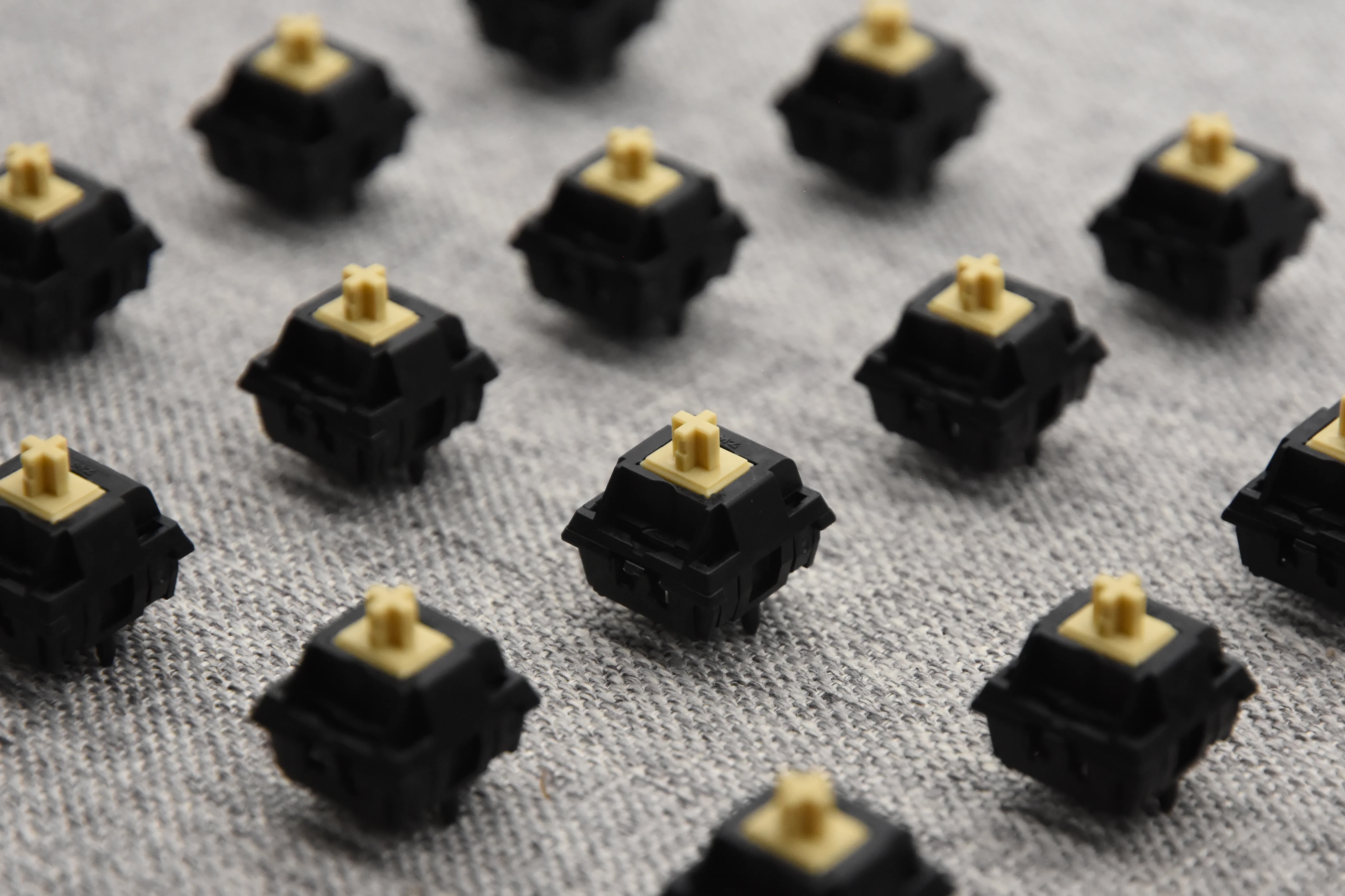 KEYGEEK Y3 LINEAR SWITCH FACTORY LUBED (10PCS) - Image 15