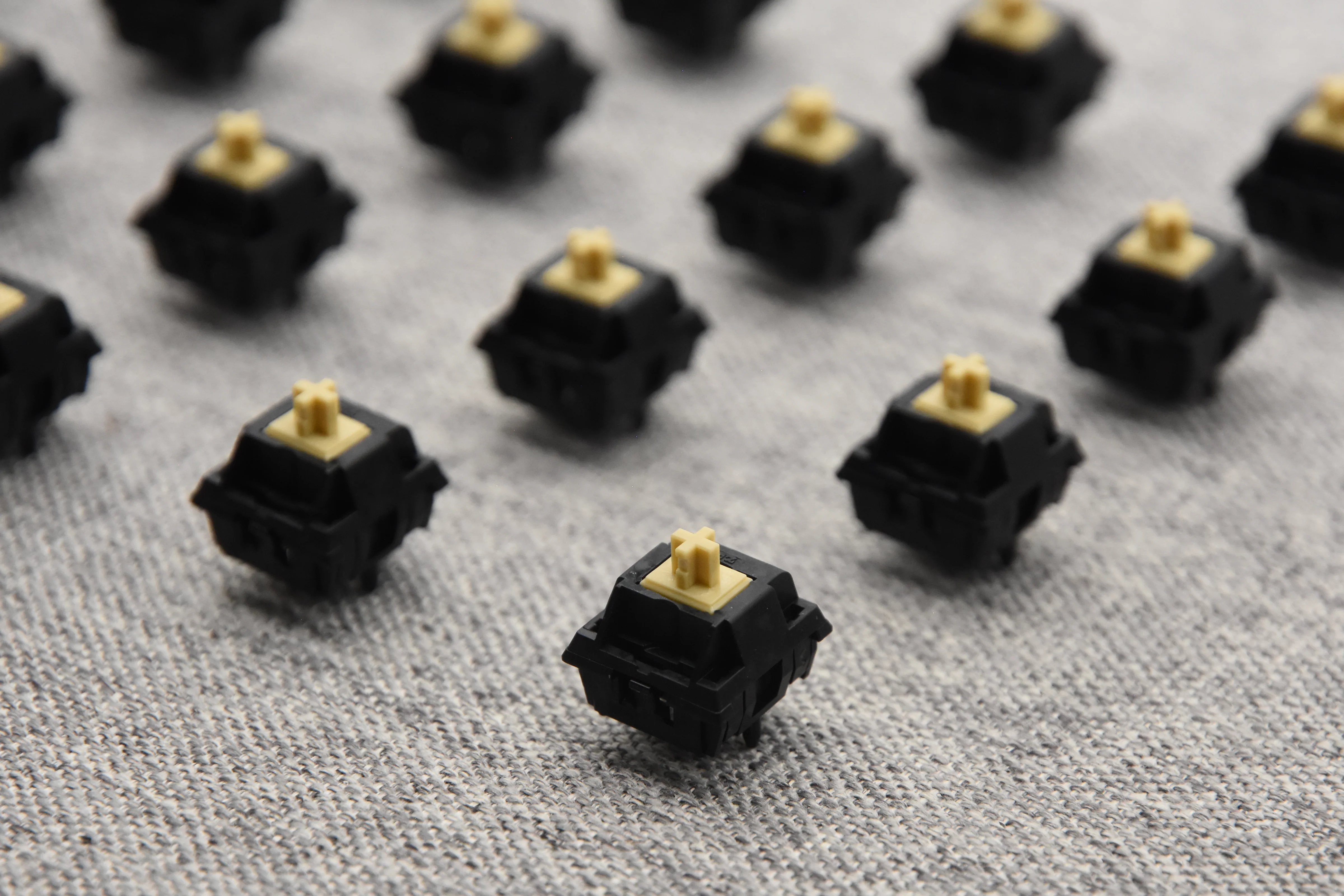 KEYGEEK Y3 LINEAR SWITCH FACTORY LUBED (10PCS) - Image 16