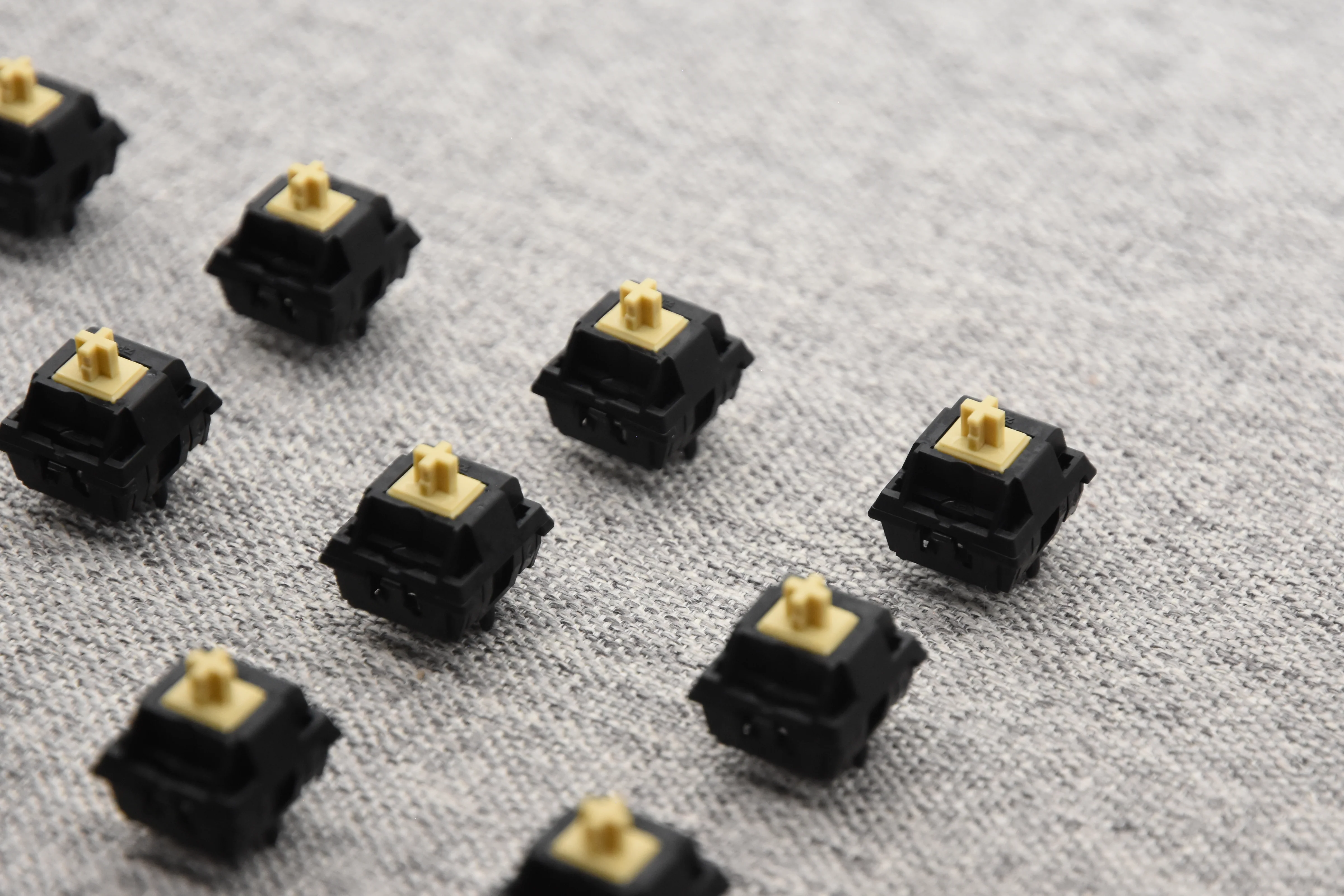 KEYGEEK Y3 LINEAR SWITCH FACTORY LUBED (10PCS) - Image 17