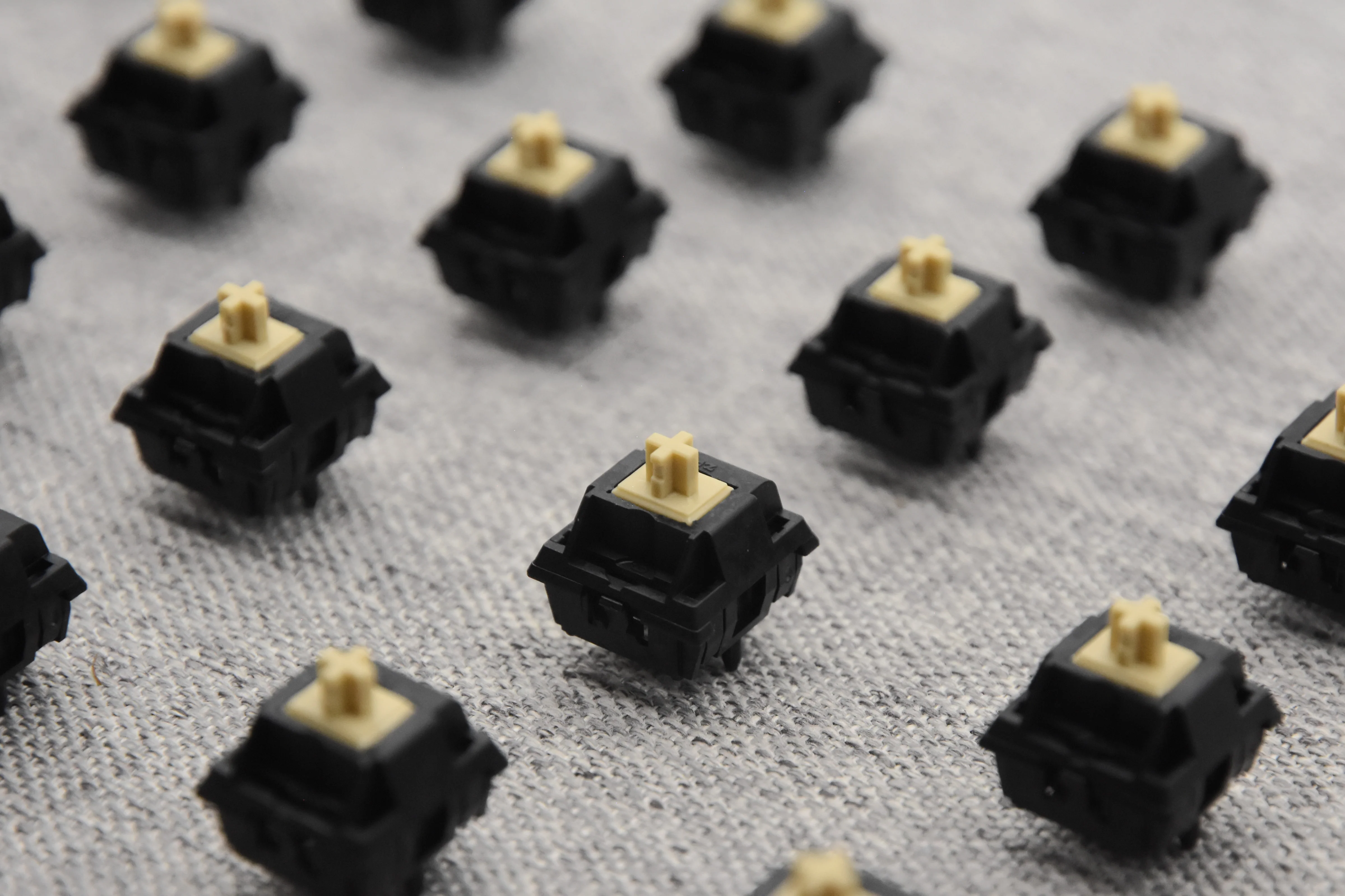 KEYGEEK Y3 LINEAR SWITCH FACTORY LUBED (10PCS) - Image 18