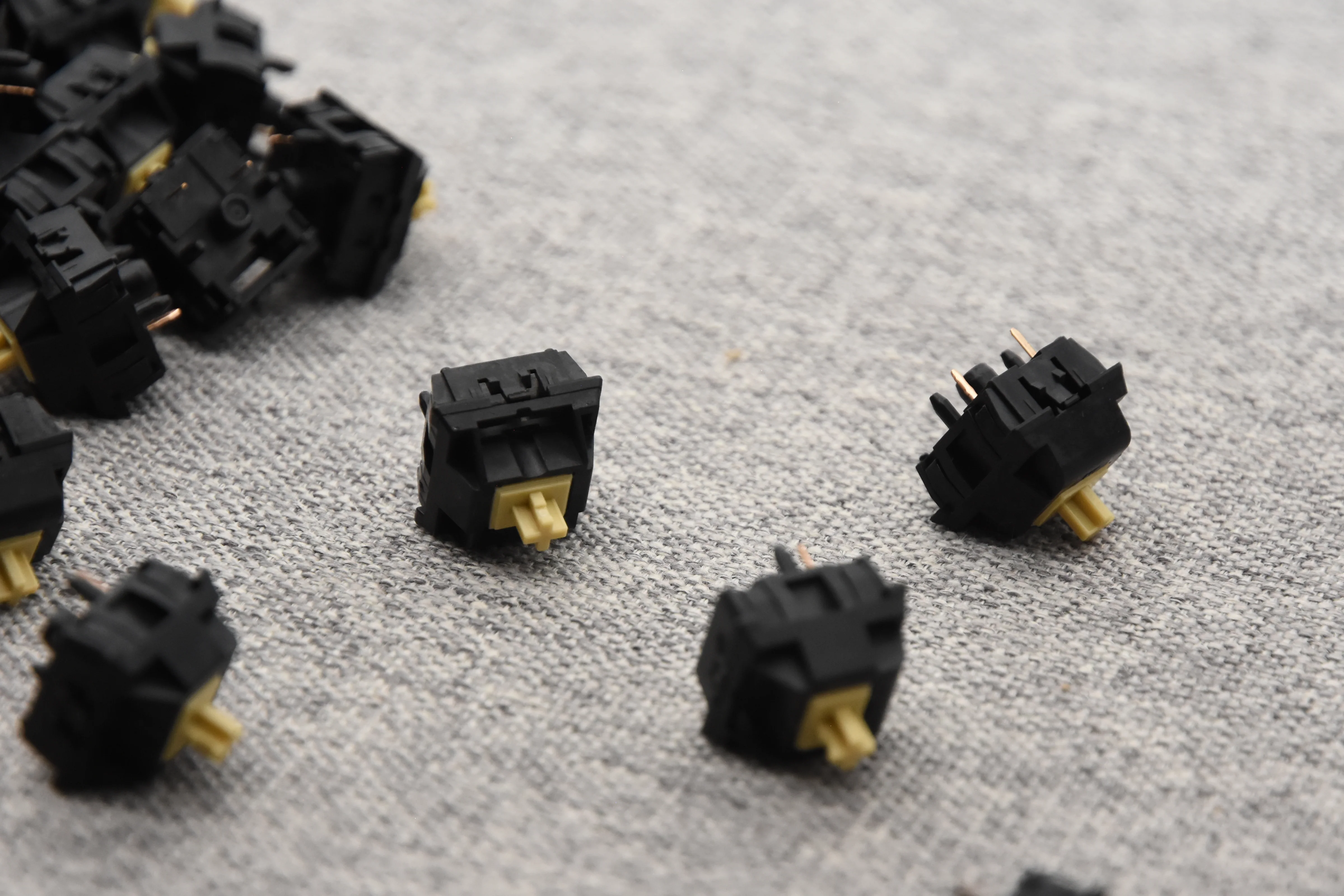 KEYGEEK Y3 LINEAR SWITCH FACTORY LUBED (10PCS) - Image 8